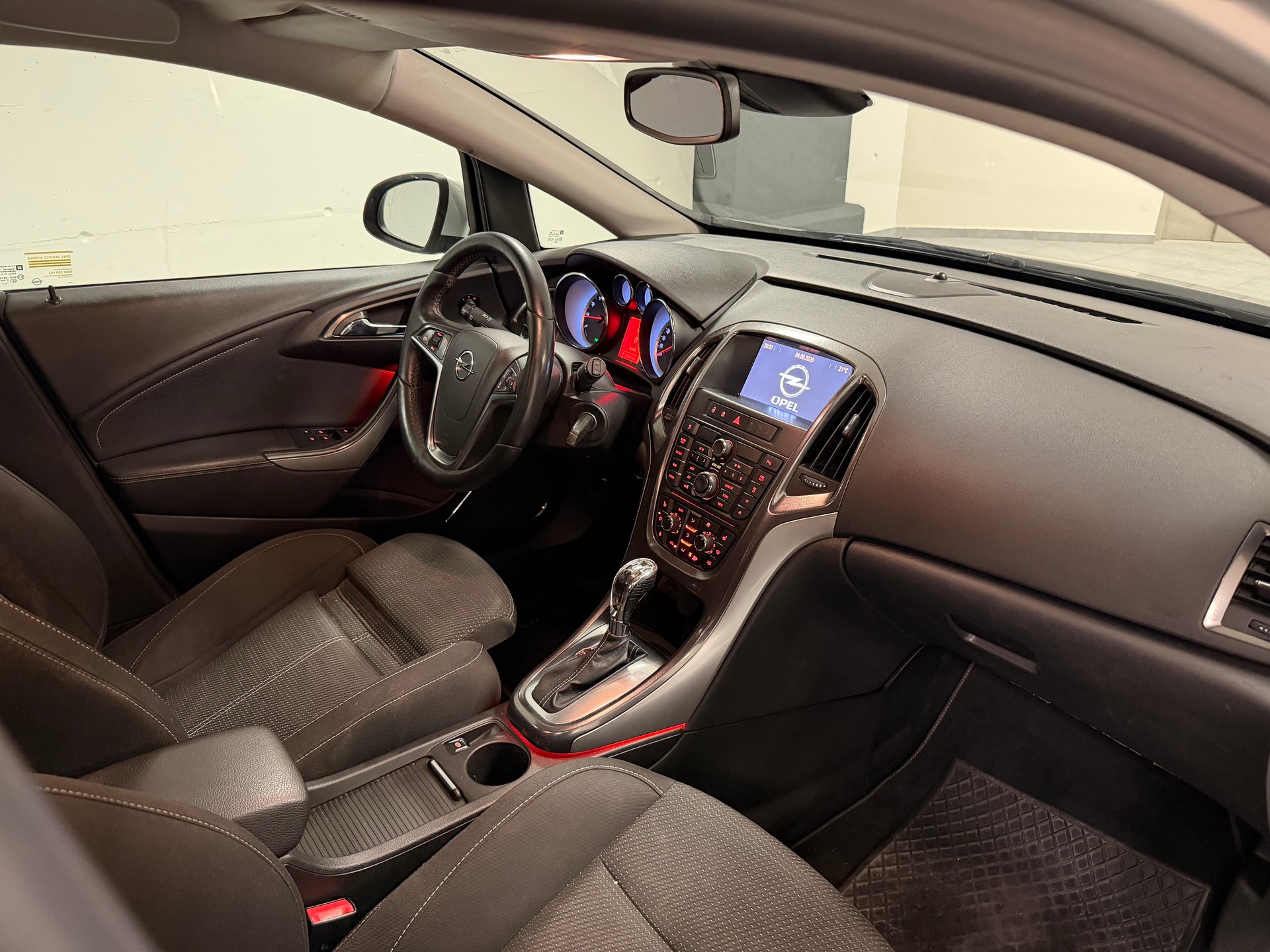 OPEL Astra 1.4i 16V Turbo Anniversary Edition Automatic-image-18