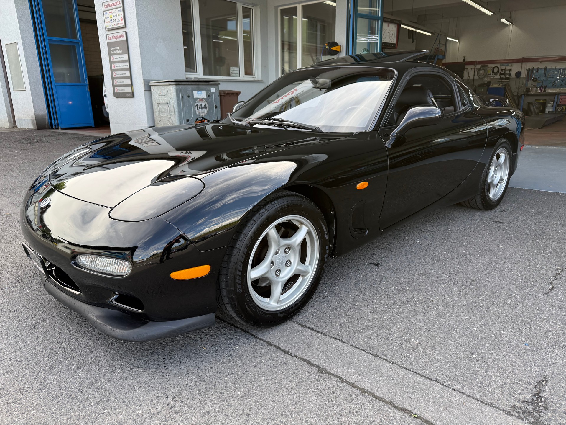 MAZDA RX-7 2.6 Twin Turbo-showroom-element-3