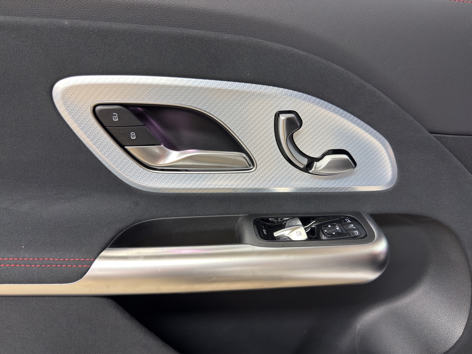 MERCEDES-BENZ GLB 220 4Matic 8G-Tronic-image-12