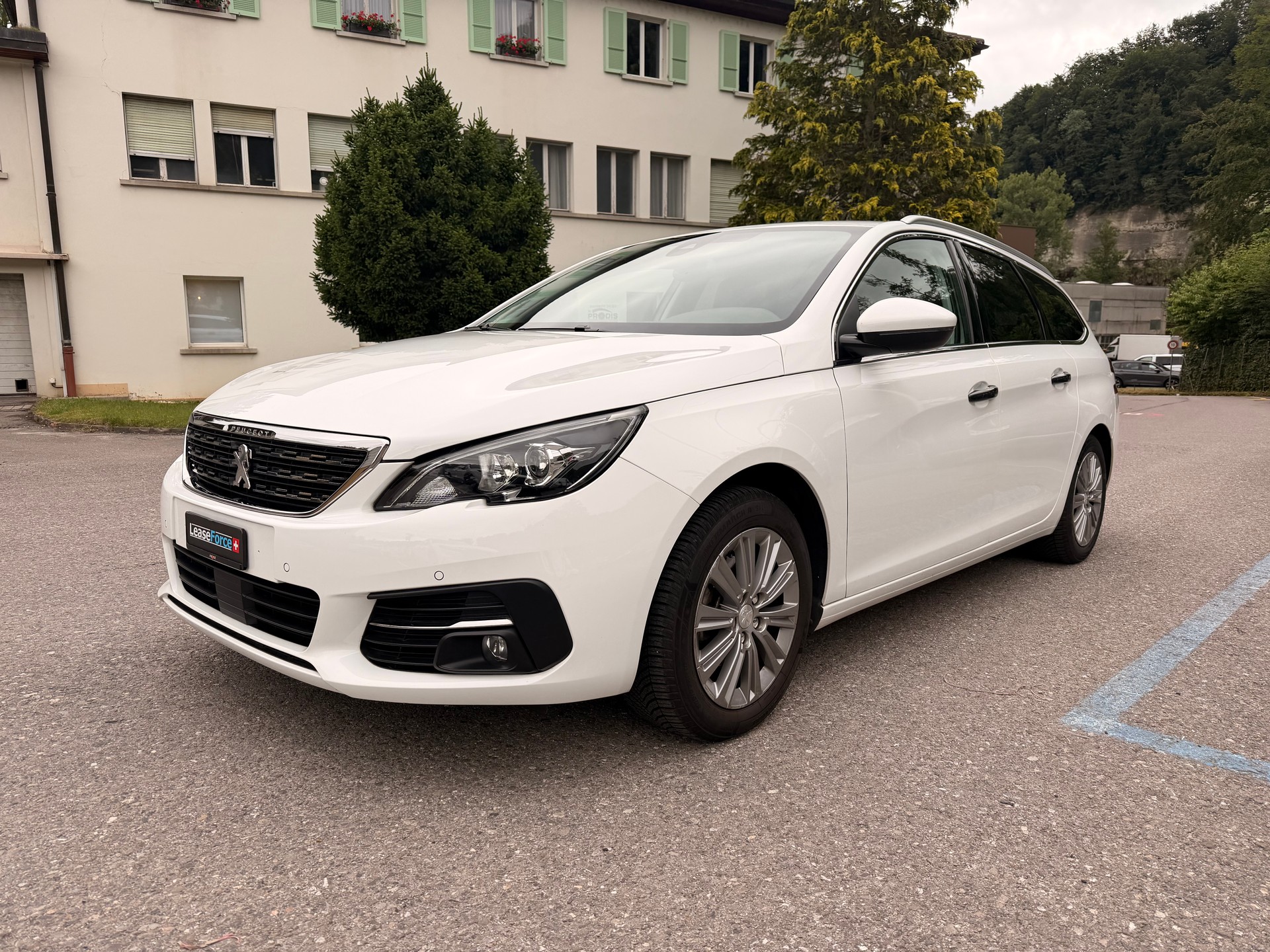 PEUGEOT 308 SW 1.5 BlueHDI Active Pack EAT8-showroom-element-1