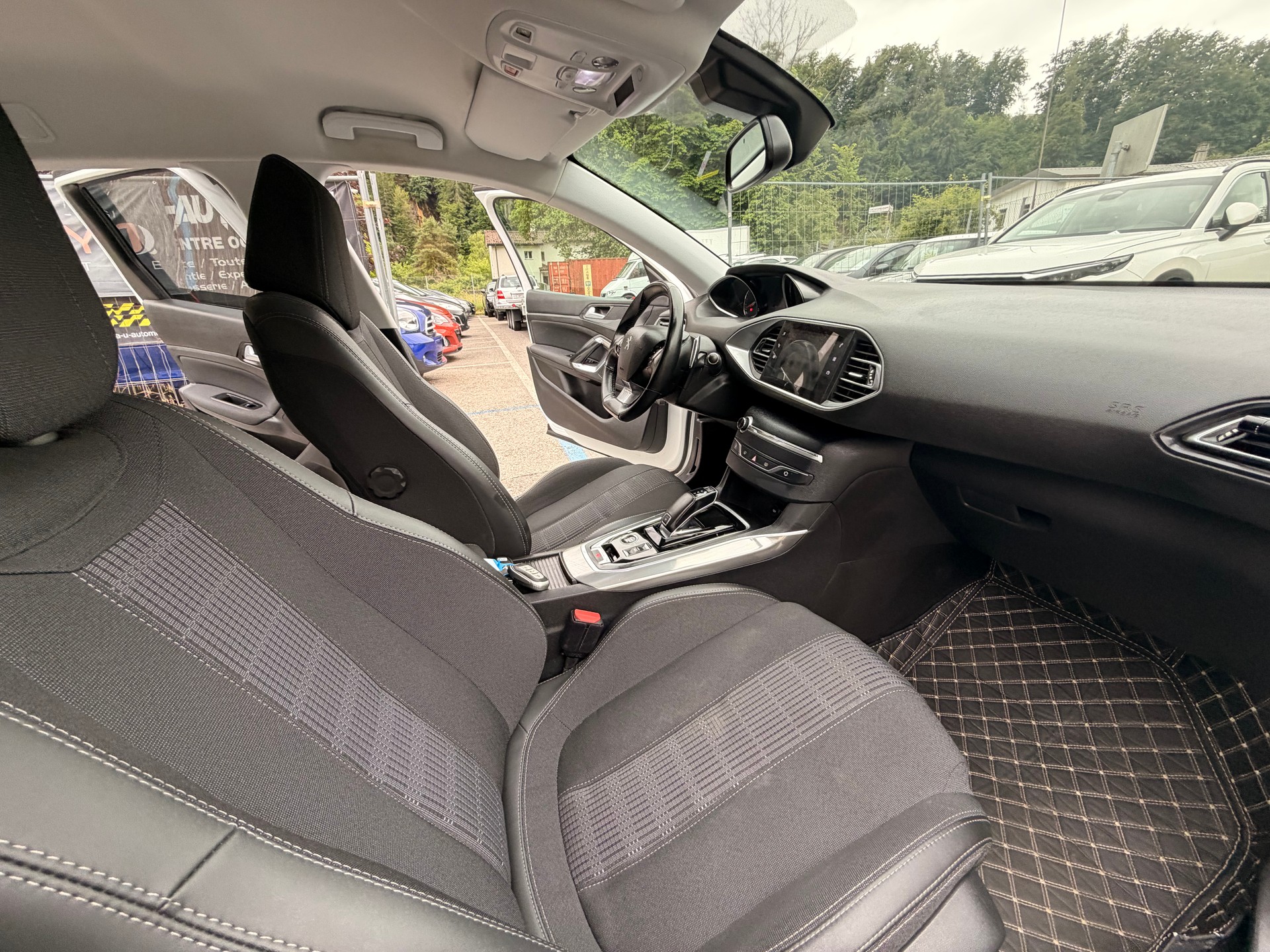 PEUGEOT 308 SW 1.5 BlueHDI Active Pack EAT8-image-13