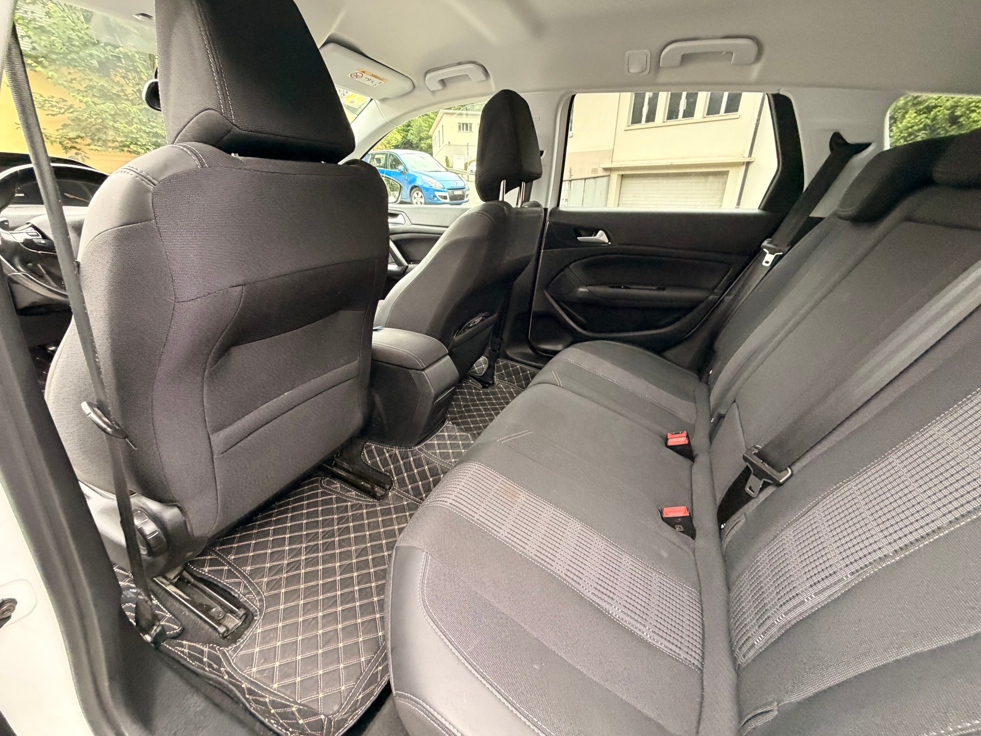 PEUGEOT 308 SW 1.5 BlueHDI Active Pack EAT8-image-9