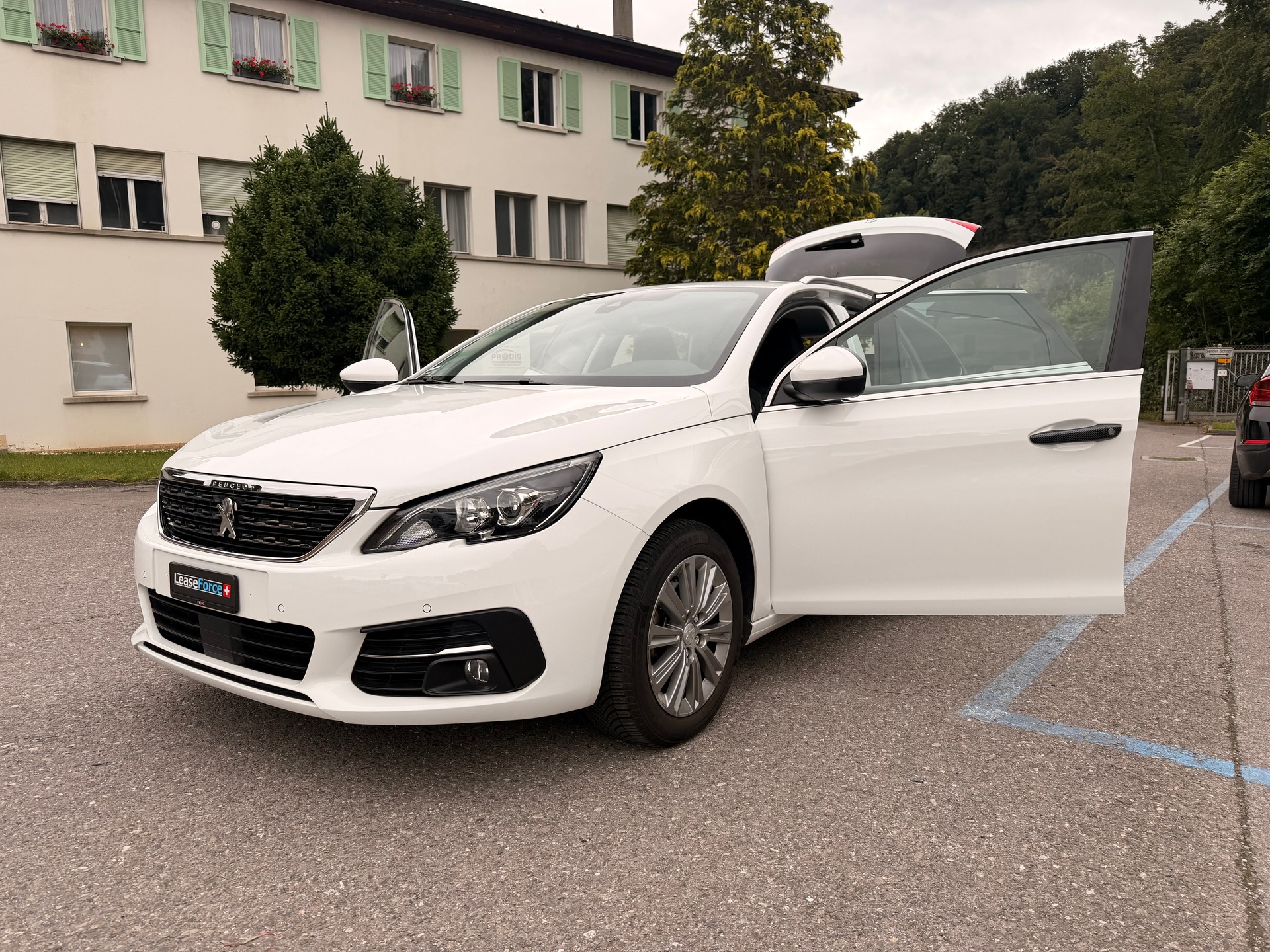 PEUGEOT 308 SW 1.5 BlueHDI Active Pack EAT8-image-15