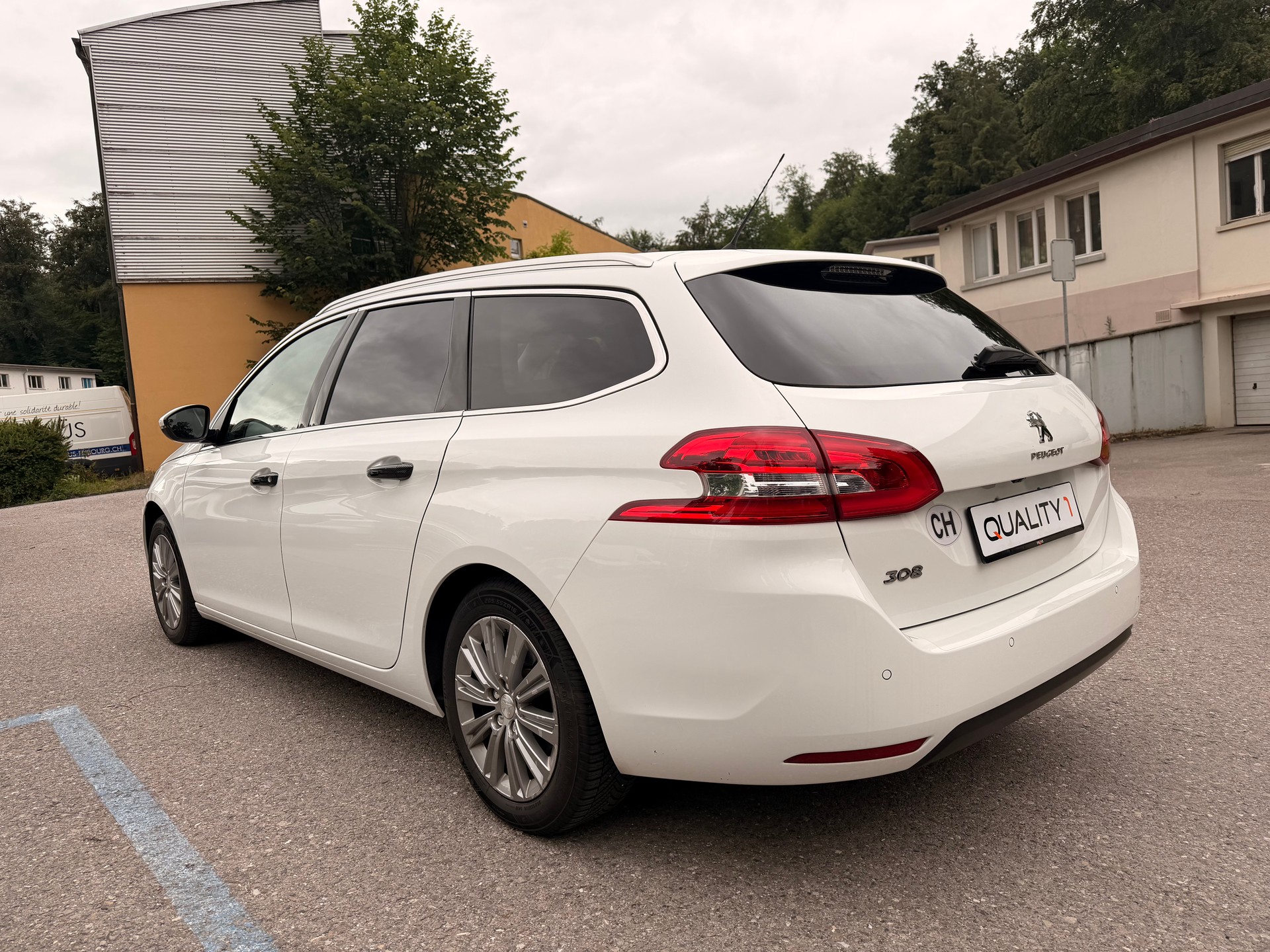 PEUGEOT 308 SW 1.5 BlueHDI Active Pack EAT8-showroom-element-3