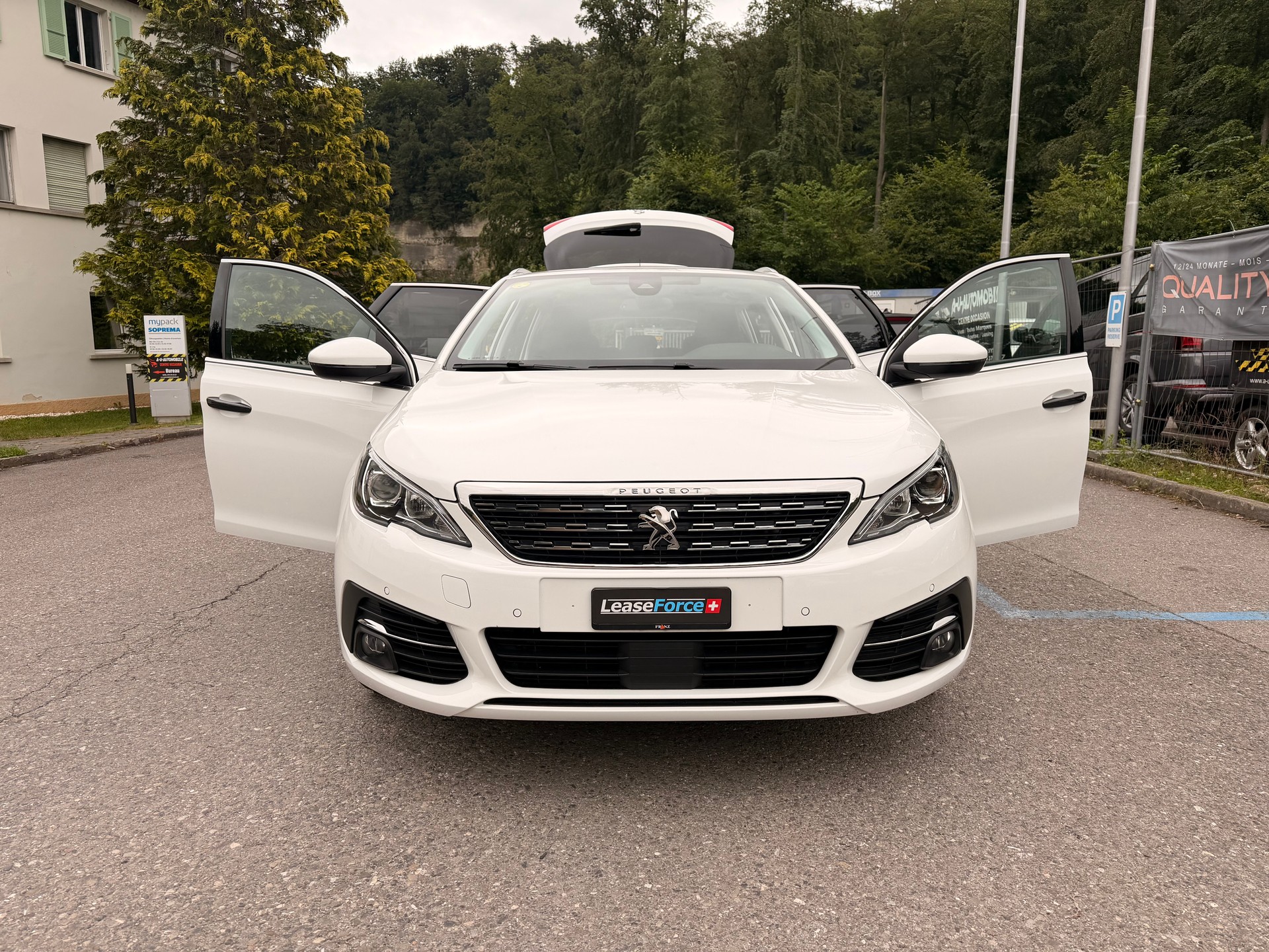PEUGEOT 308 SW 1.5 BlueHDI Active Pack EAT8-image-14