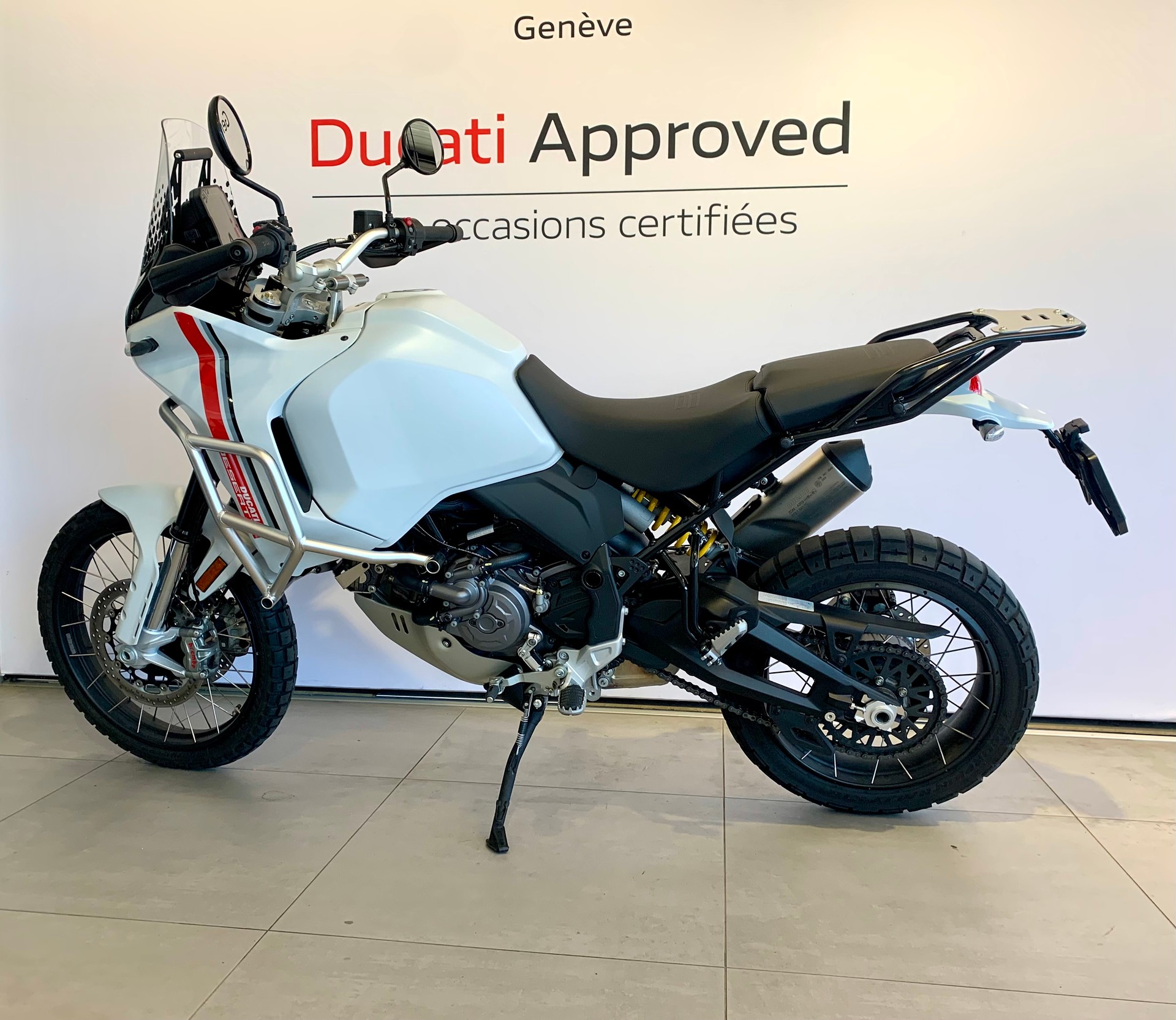 DUCATI Desert X-image-1