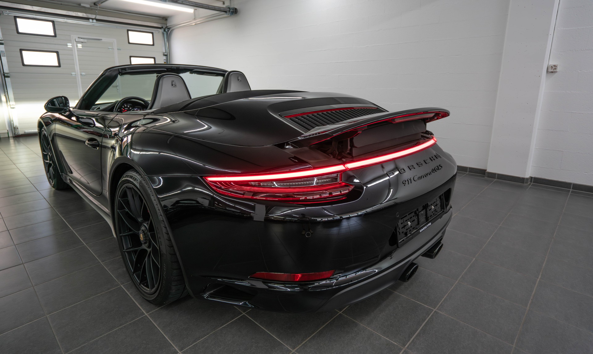 PORSCHE 911 Carrera 4 GTS Cabrio PDK-image-6