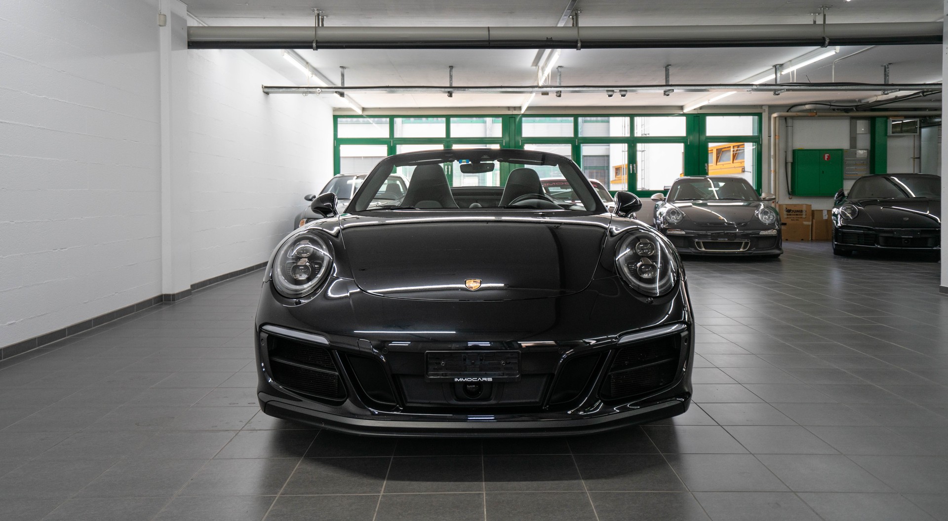 PORSCHE 911 Carrera 4 GTS Cabrio PDK-showroom-element-1