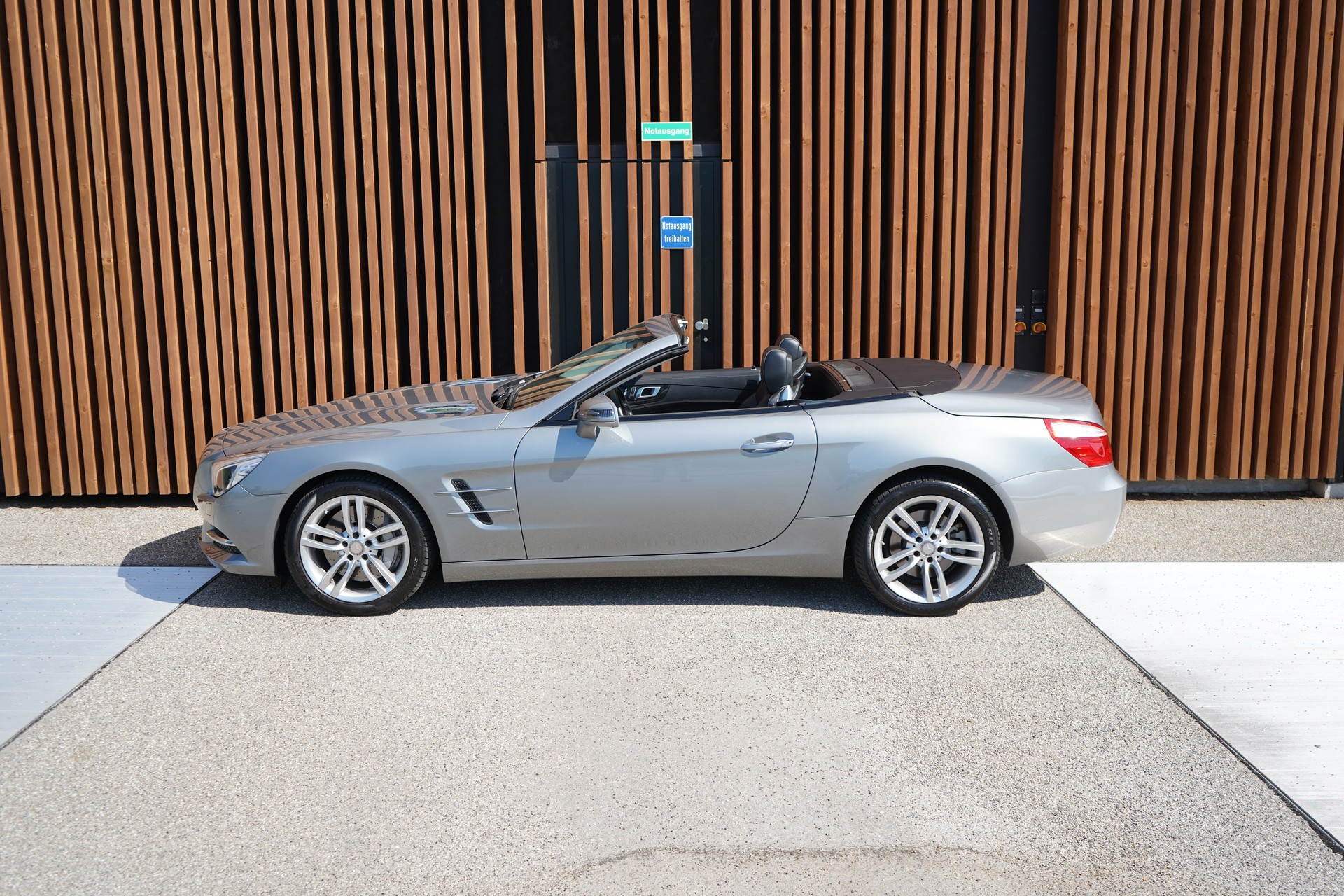 MERCEDES-BENZ SL 400 7G-TRONIC l 333 PS-showroom-element-3