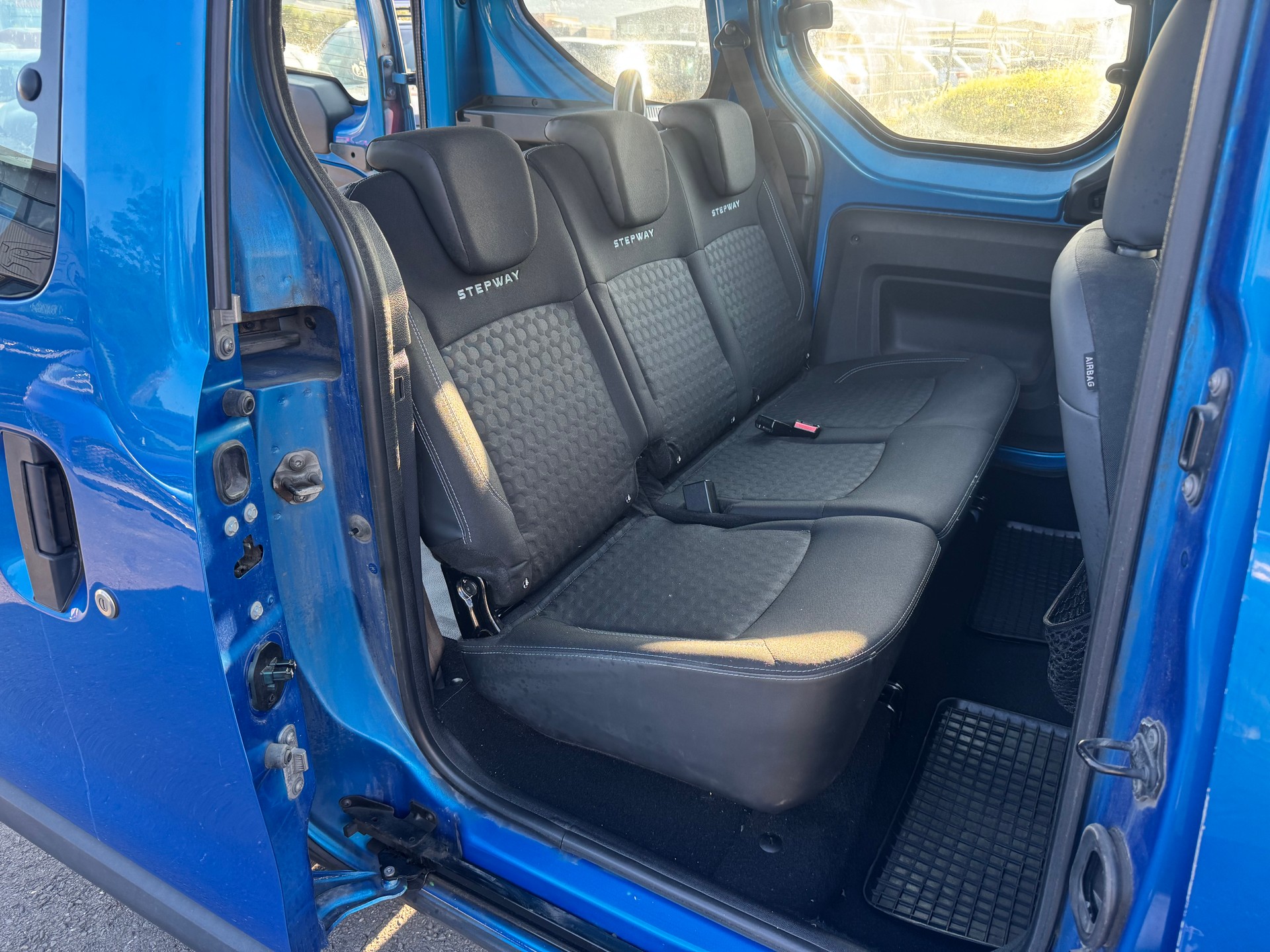 DACIA Dokker 1.2 T Stepway-image-10
