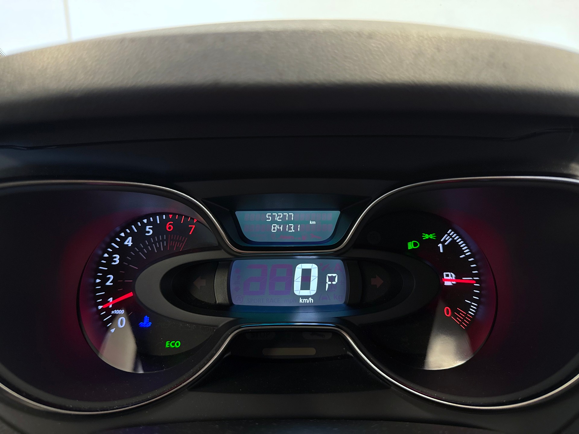 RENAULT Captur 1.2 T 16V 90th Anniversary EDC-image-14