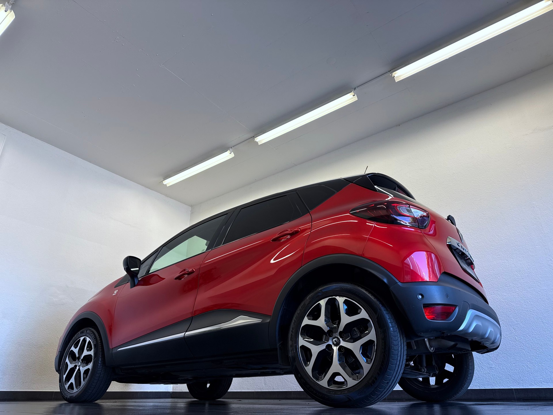 RENAULT Captur 1.2 T 16V 90th Anniversary EDC-image-7