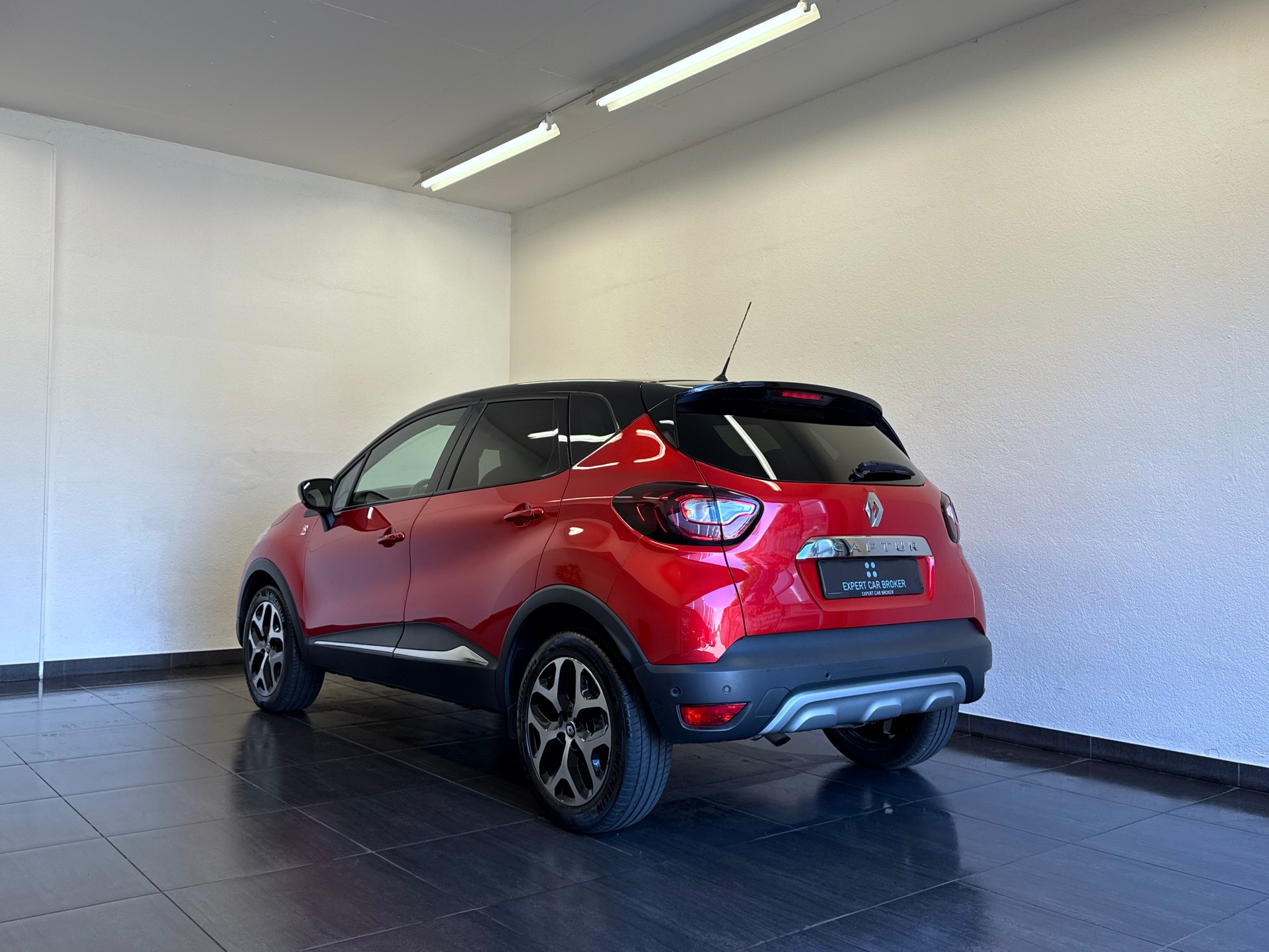 RENAULT Captur 1.2 T 16V 90th Anniversary EDC-image-8