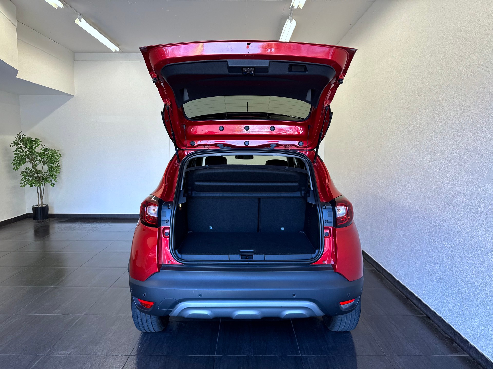 RENAULT Captur 1.2 T 16V 90th Anniversary EDC-image-10