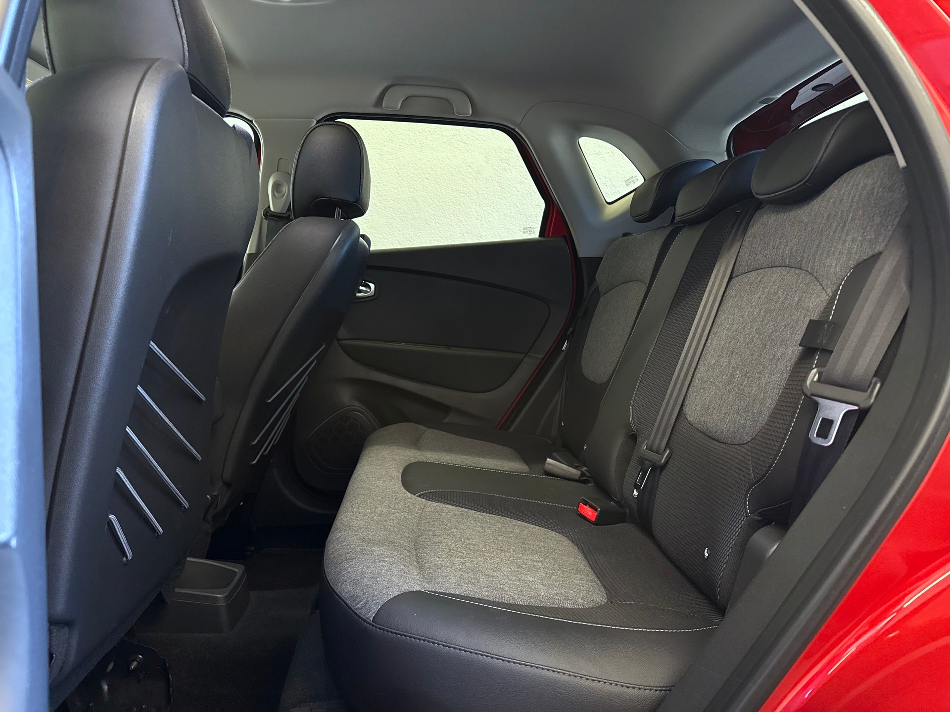 RENAULT Captur 1.2 T 16V 90th Anniversary EDC-image-16