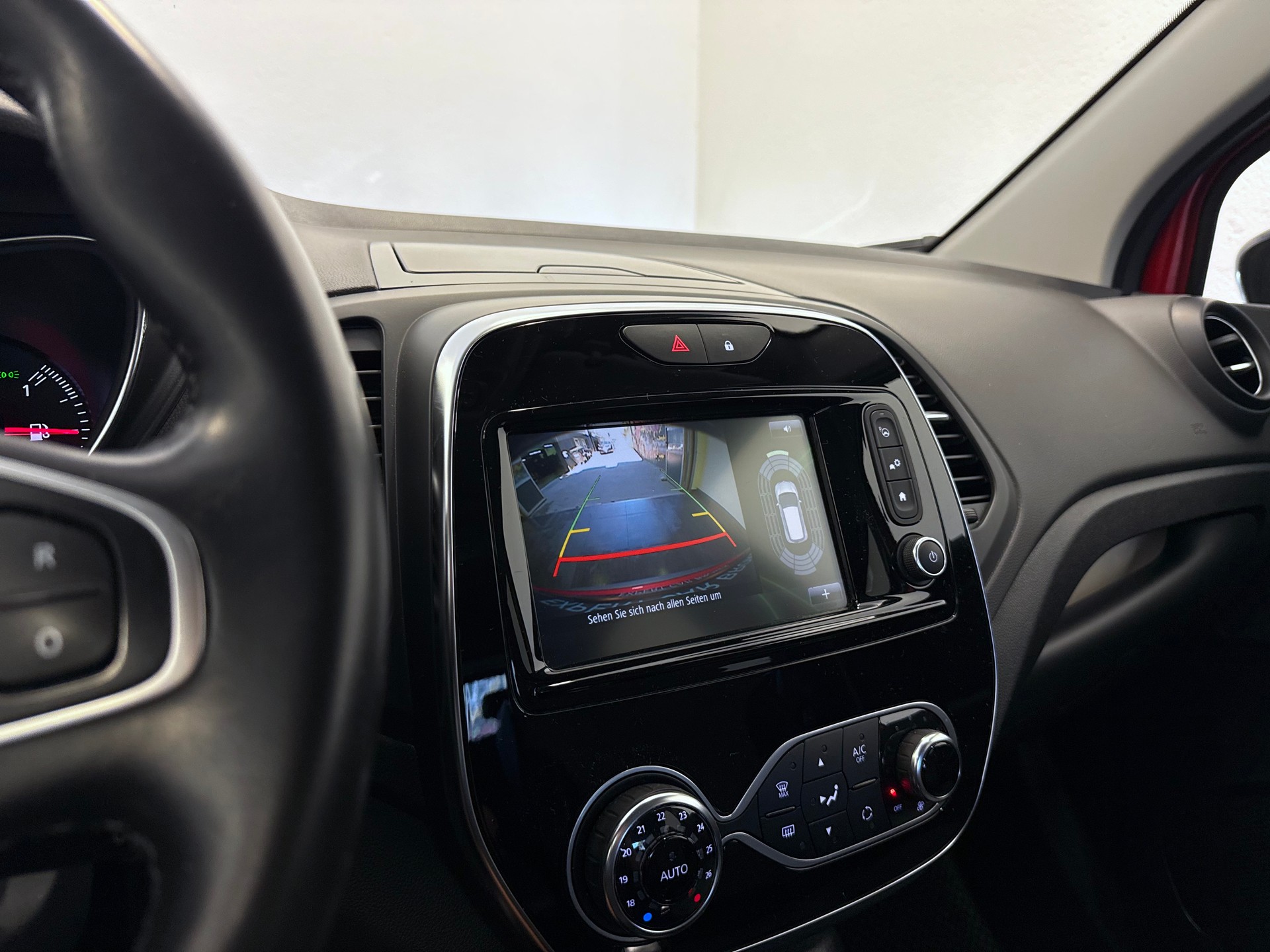 RENAULT Captur 1.2 T 16V 90th Anniversary EDC-image-15