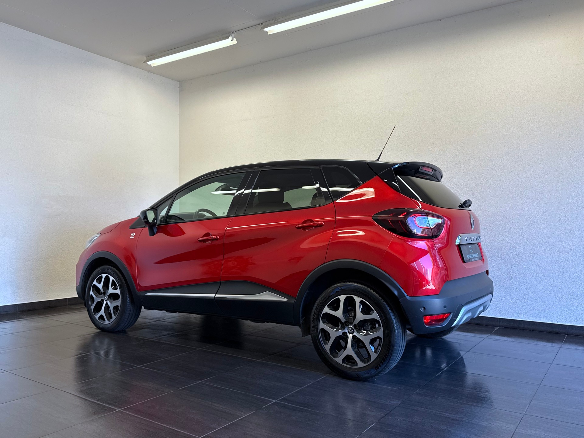 RENAULT Captur 1.2 T 16V 90th Anniversary EDC-image-6