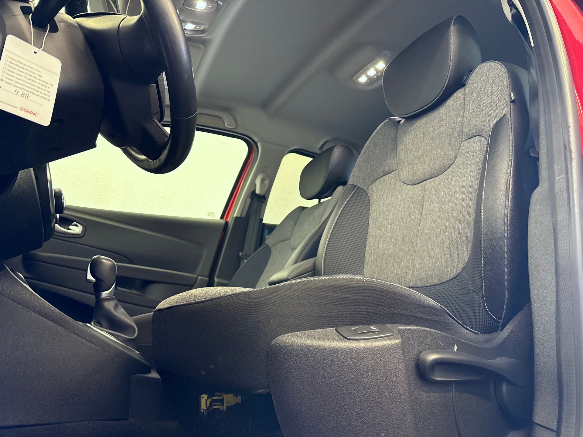 RENAULT Captur 1.2 T 16V 90th Anniversary EDC-image-11