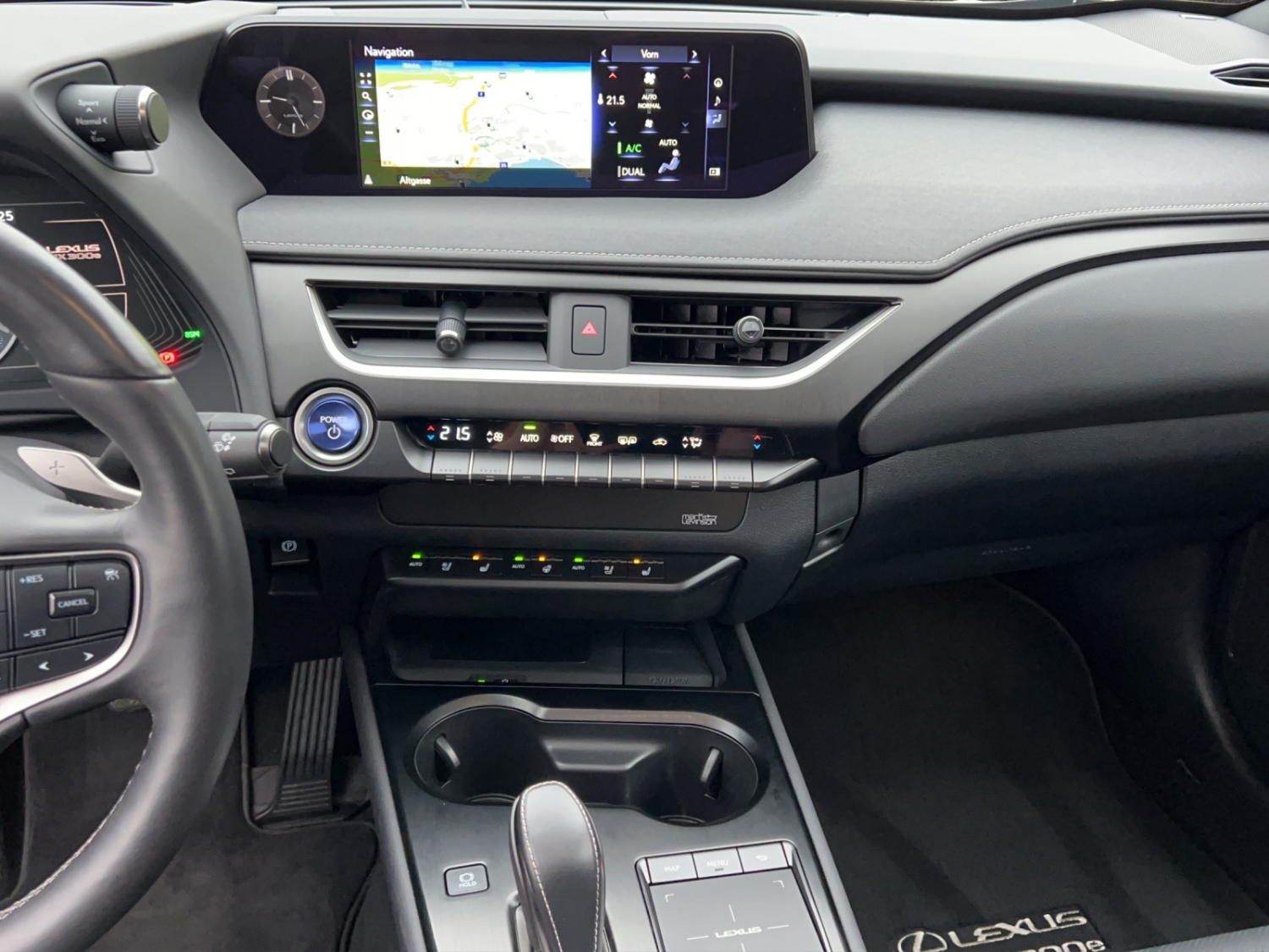 LEXUS UX 300e Excellence-image-12