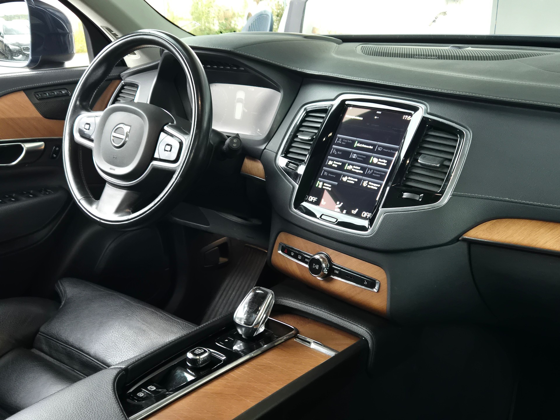 VOLVO XC90 T8 eAWD PluginHybrid Inscription Geartronic-image-10