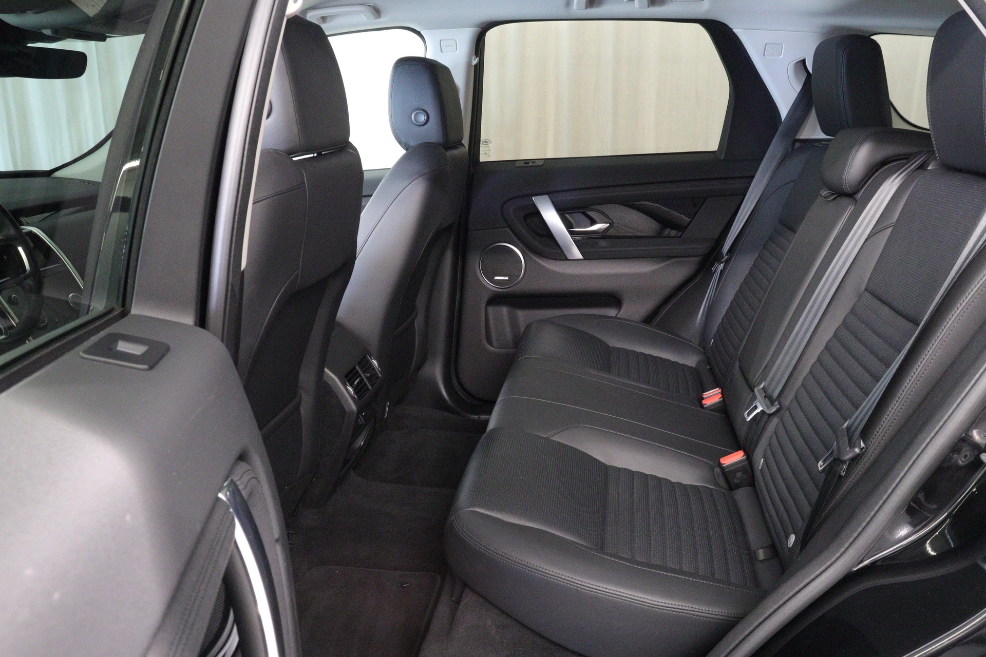 LAND ROVER Discovery Sport 2.0 SD4 200 SE-showroom-element-2