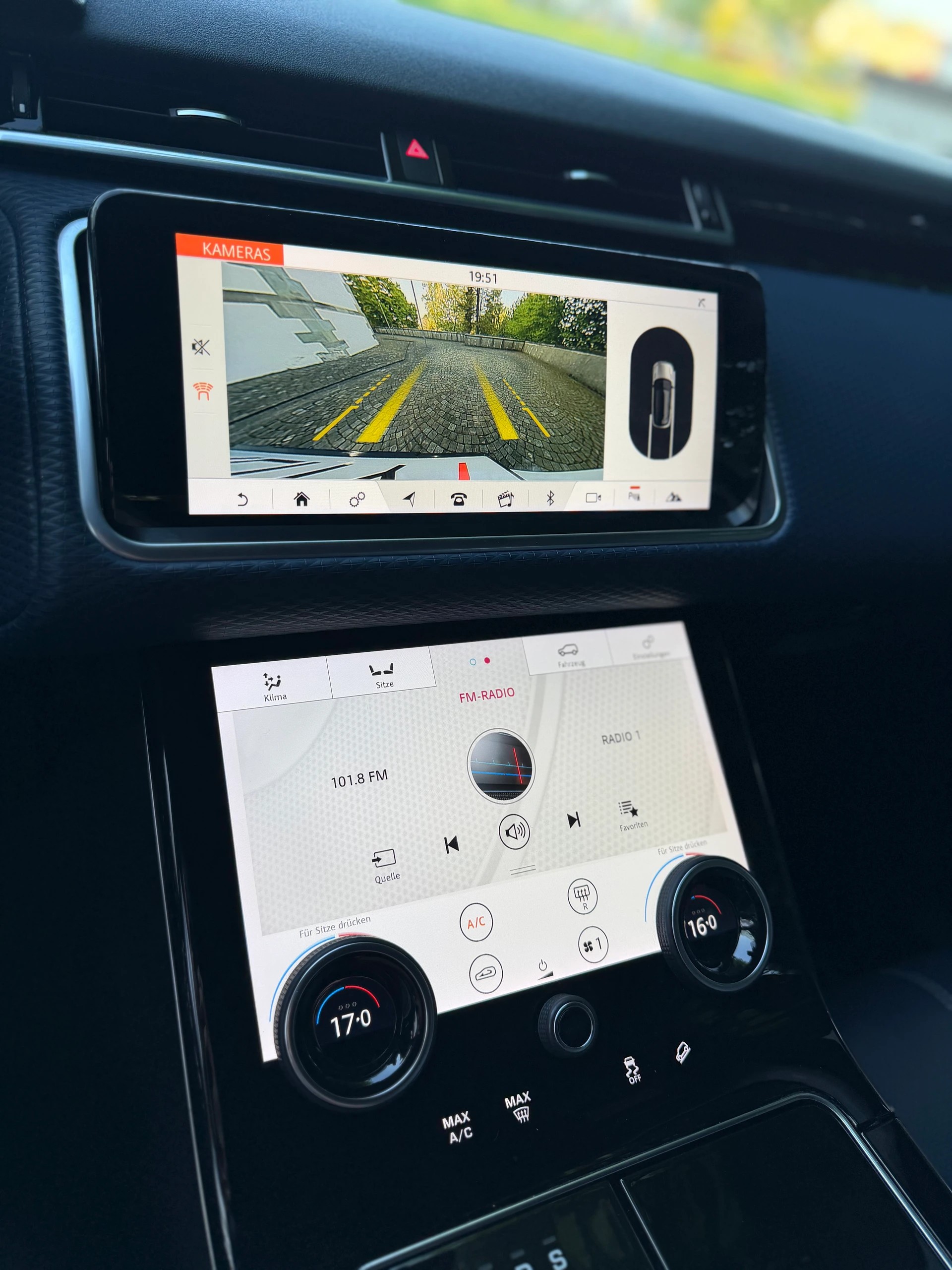 LAND ROVER Range Rover Velar R-Dynamic P 250 HSE Automatic / Ab MFK /Service gepflegt /36 Monate Garantie exkl./Meridian/LED/Bi-Color Leder-image-13