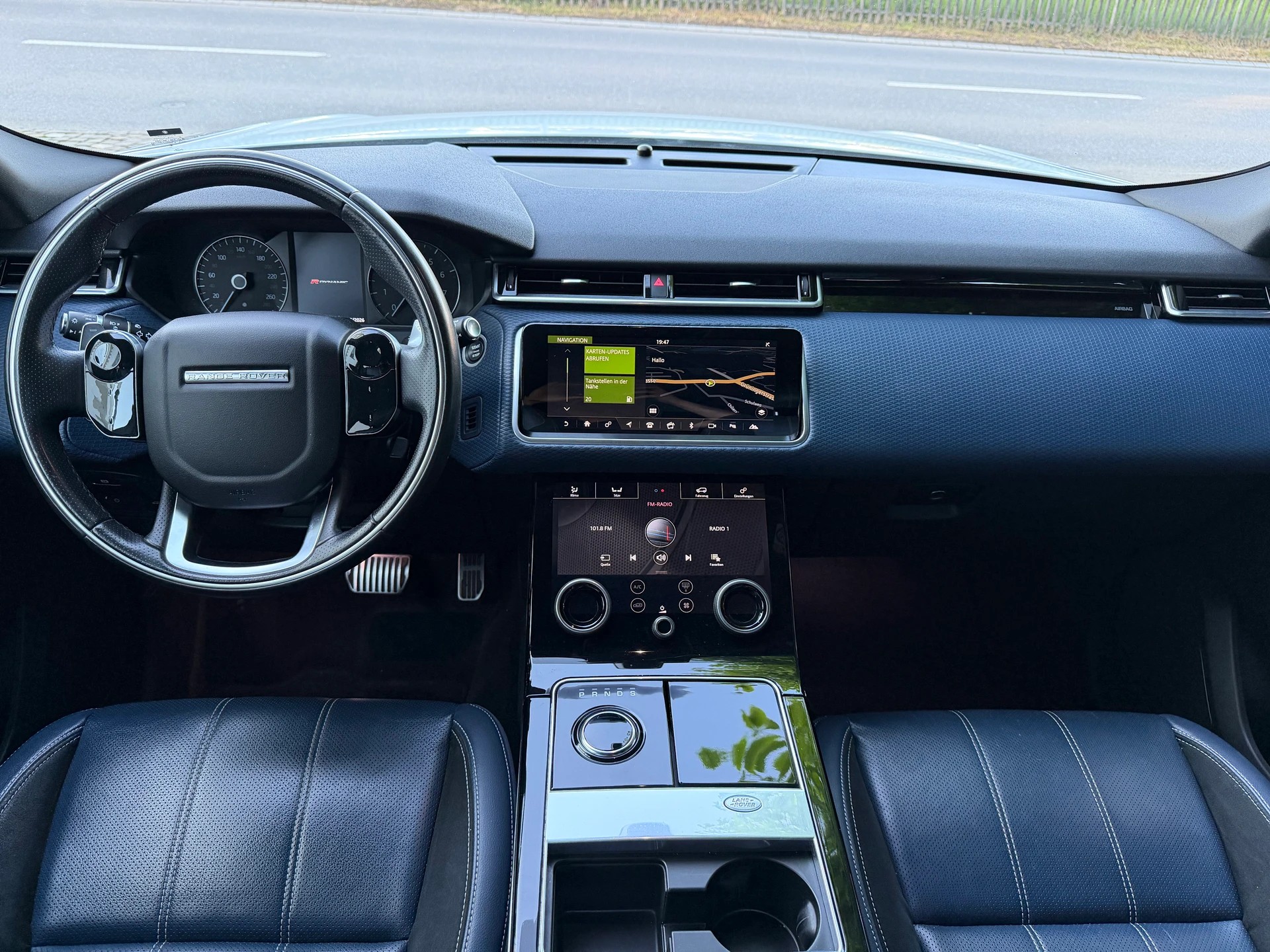 LAND ROVER Range Rover Velar R-Dynamic P 250 HSE Automatic / Ab MFK /Service gepflegt /36 Monate Garantie exkl./Meridian/LED/Bi-Color Leder-image-12