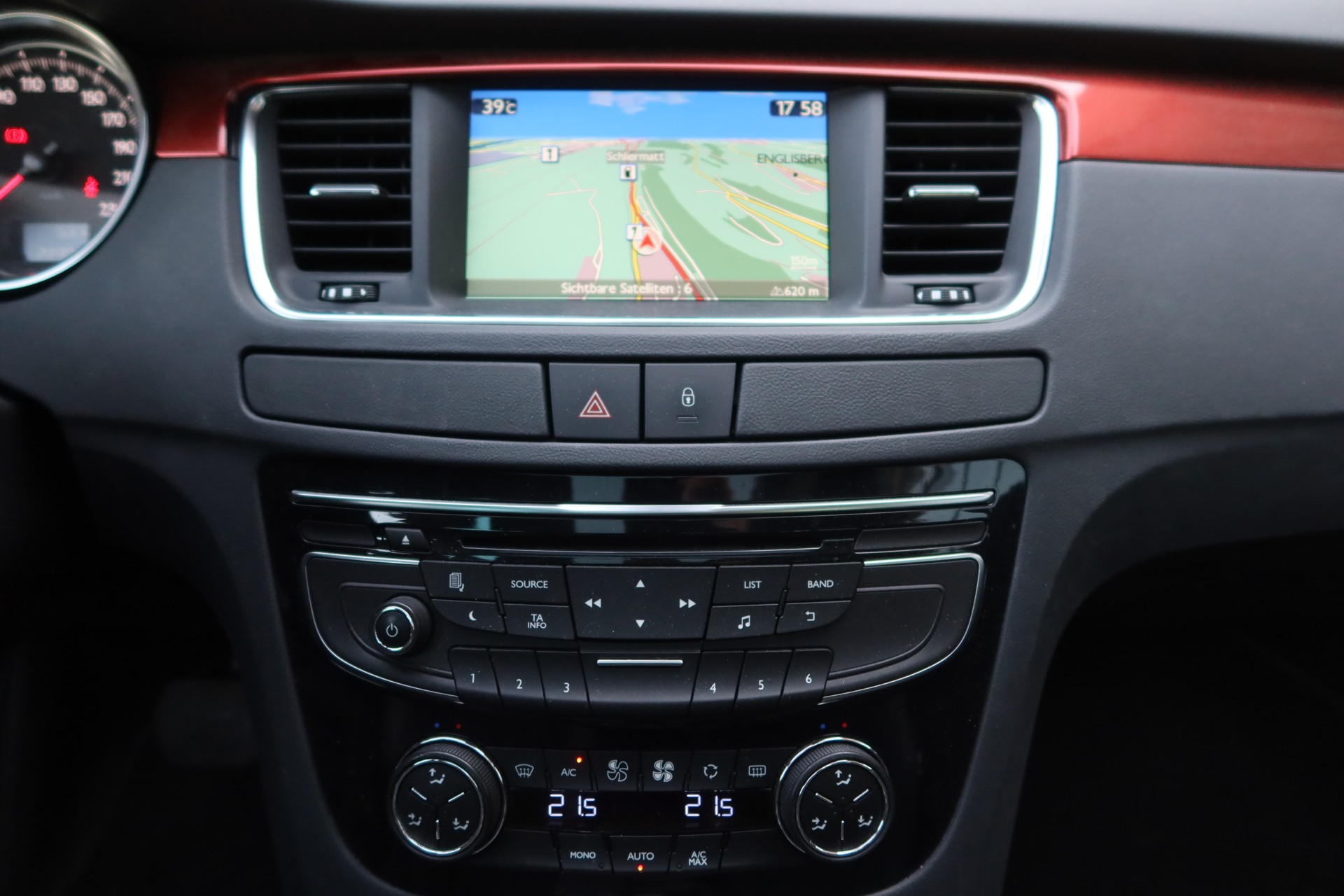 PEUGEOT 508 RXH 2.0 HDI Hybrid4-image-12