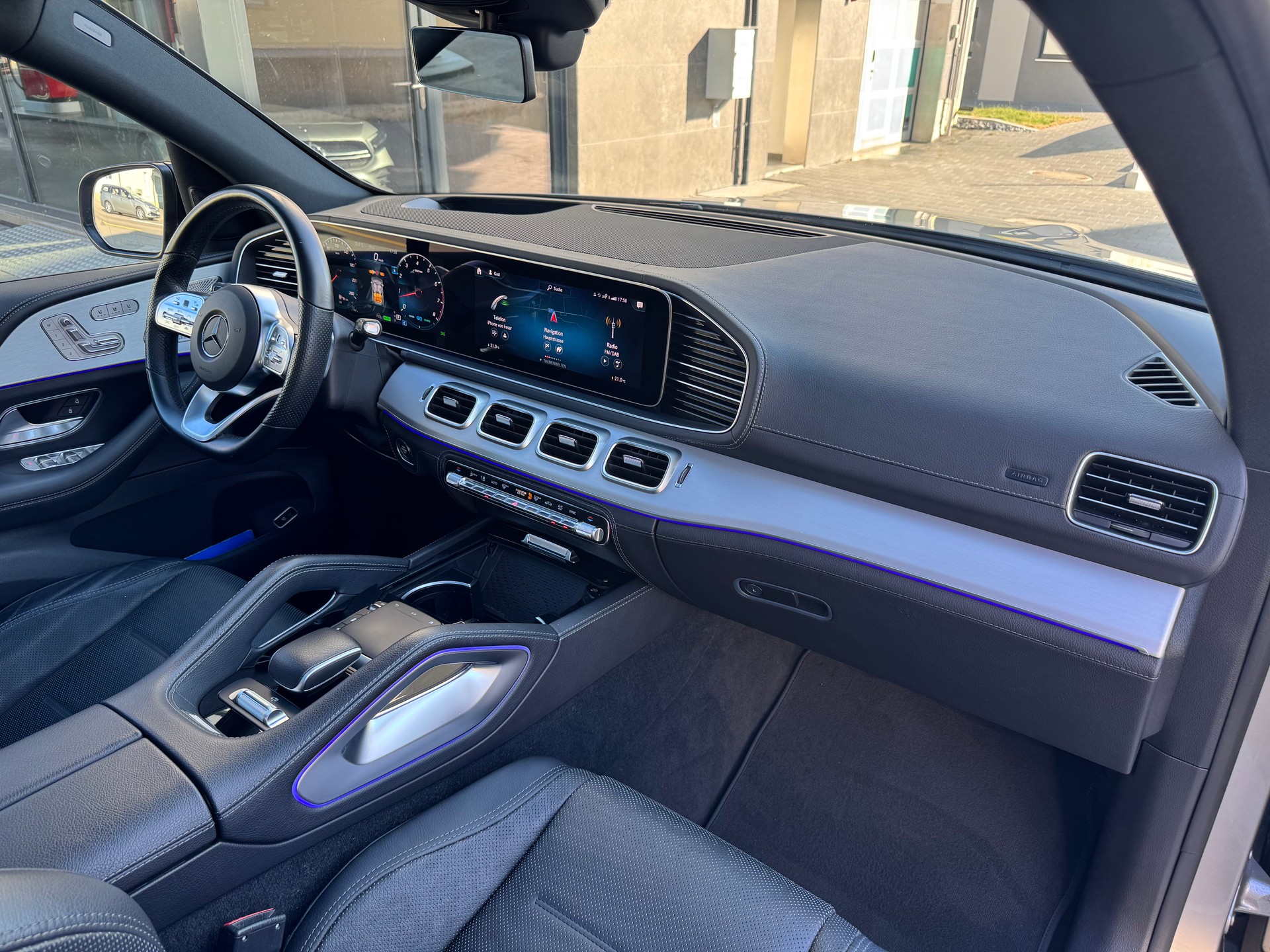 MERCEDES-BENZ GLE 450 4Matic AMG Line 9G-Tronic-image-13