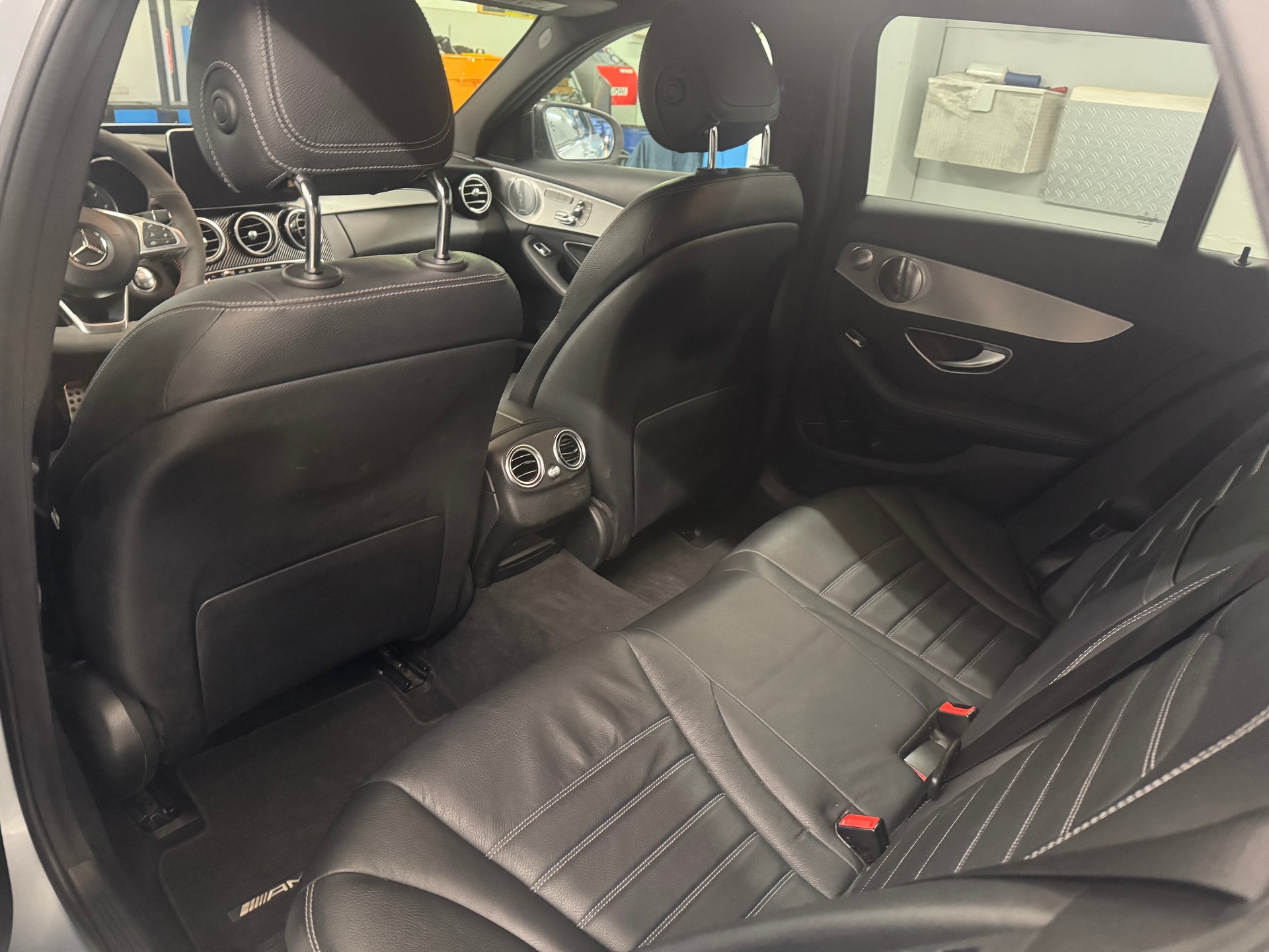 MERCEDES-BENZ C 250 d AMG Line 4Matic 9G-Tronic-image-18