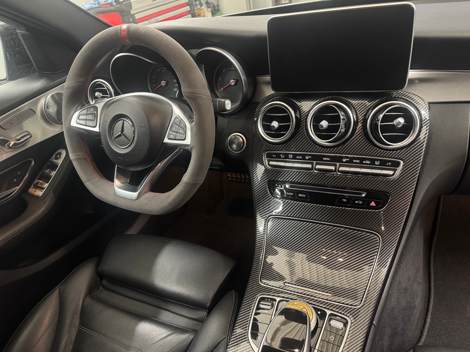 MERCEDES-BENZ C 250 d AMG Line 4Matic 9G-Tronic-image-14