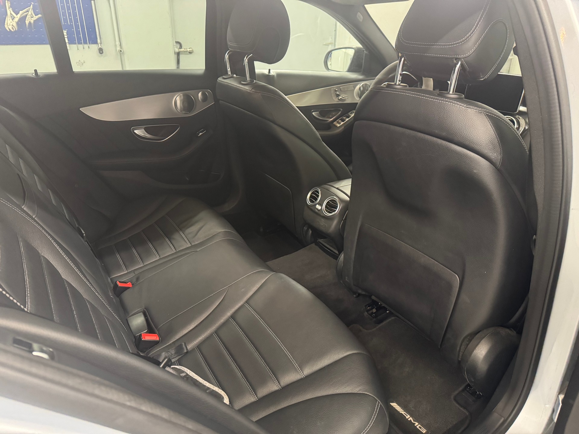 MERCEDES-BENZ C 250 d AMG Line 4Matic 9G-Tronic-image-17