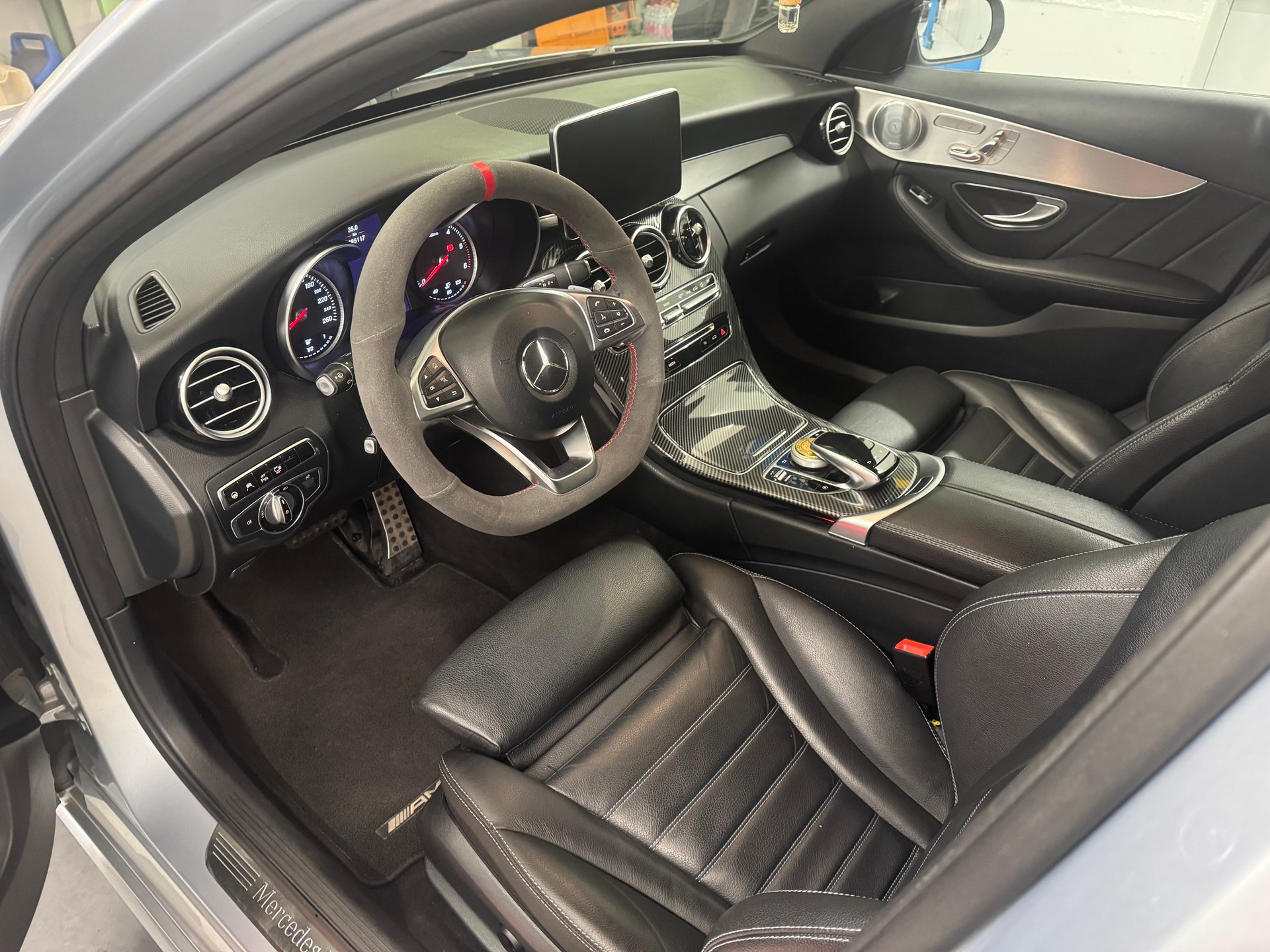 MERCEDES-BENZ C 250 d AMG Line 4Matic 9G-Tronic-image-9