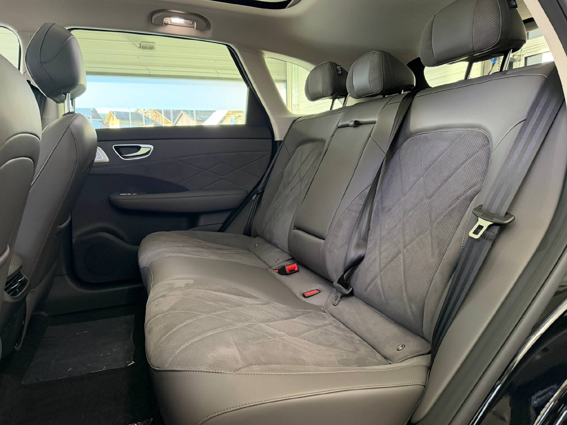 MG S6 EV 77 kWh Luxury 4WD-image-8