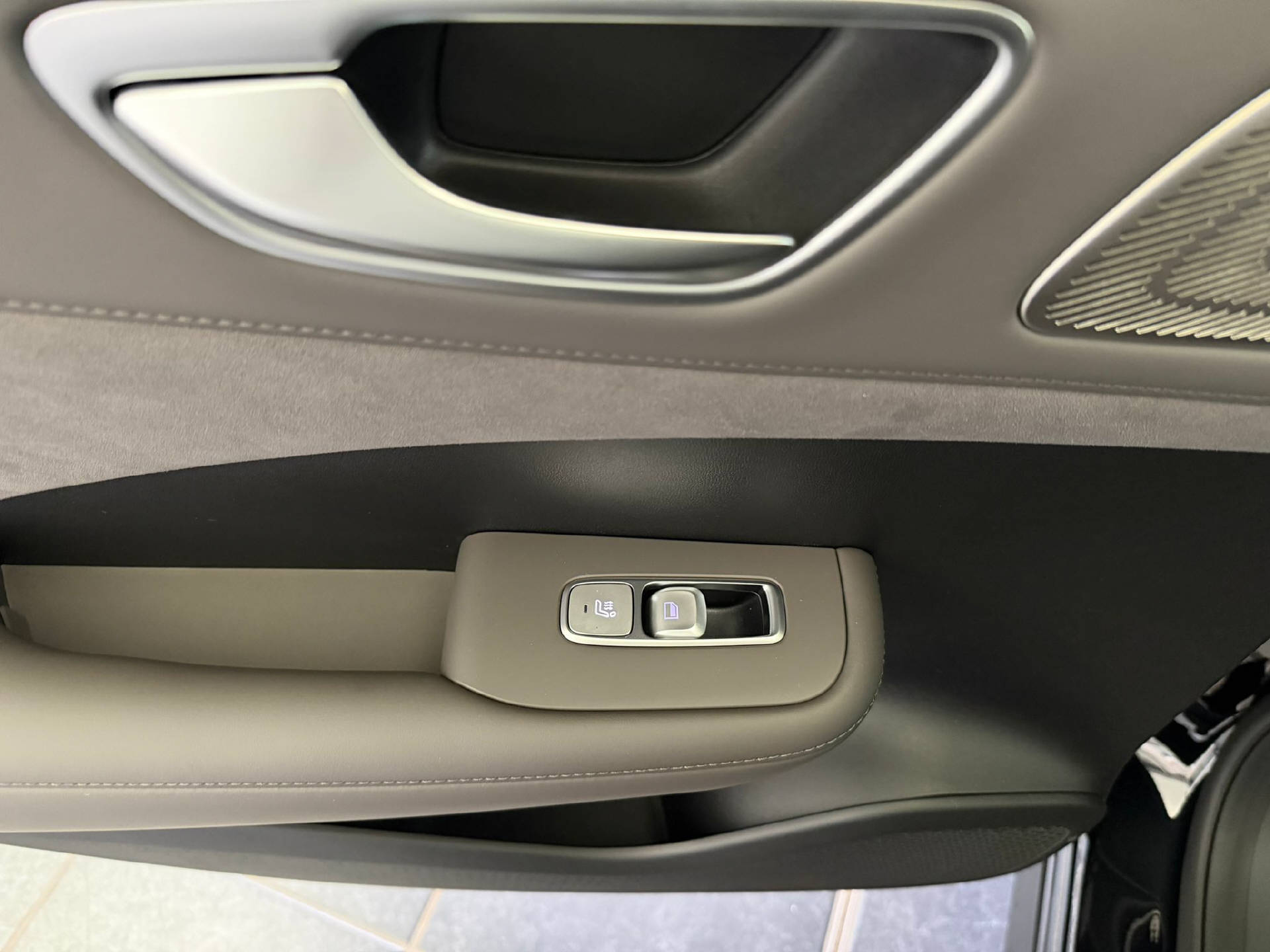 MG S6 EV 77 kWh Luxury 4WD-image-19
