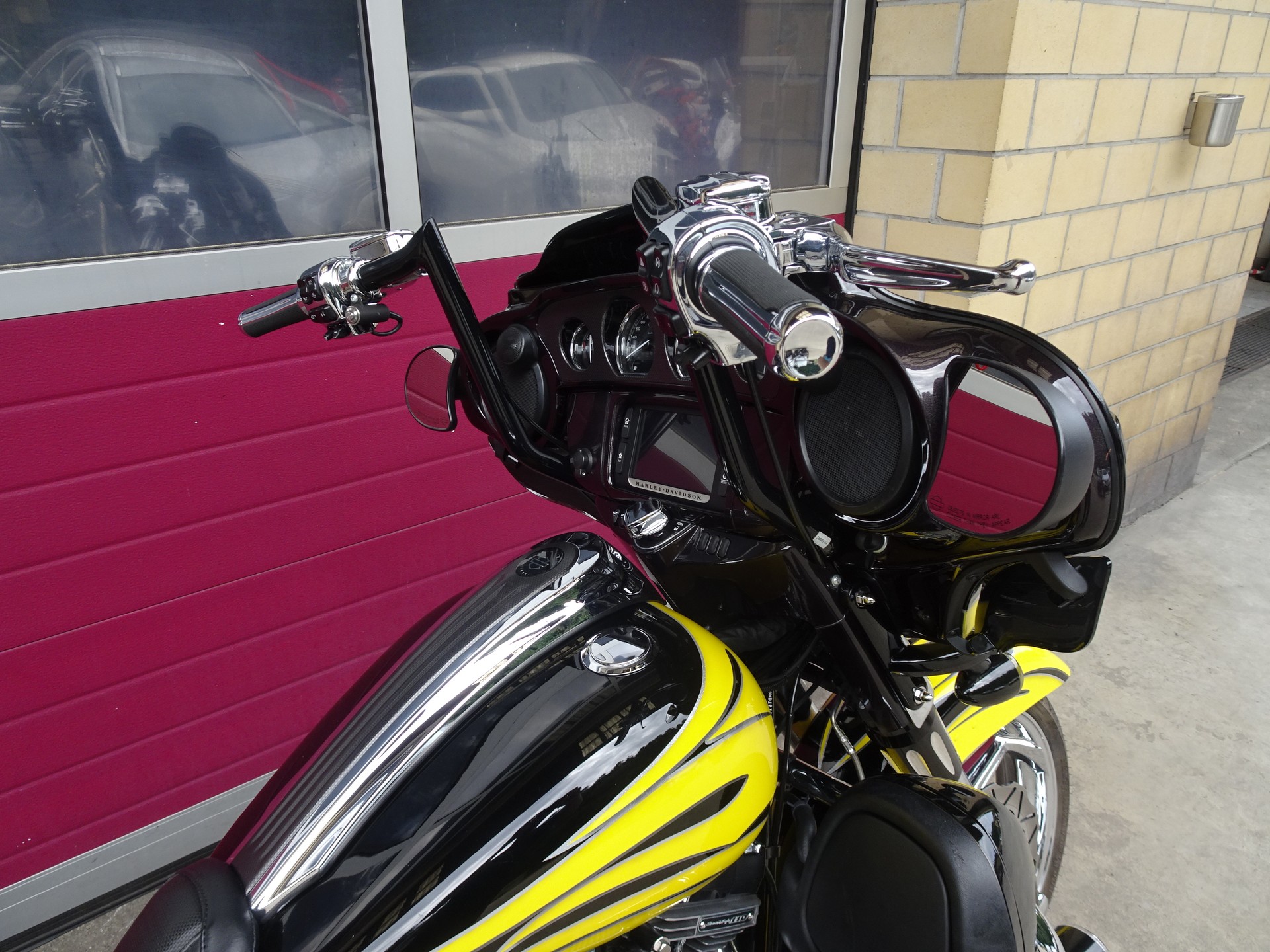 HARLEY-DAVIDSON FLHXSE Street Glide ABS CVO-image-4
