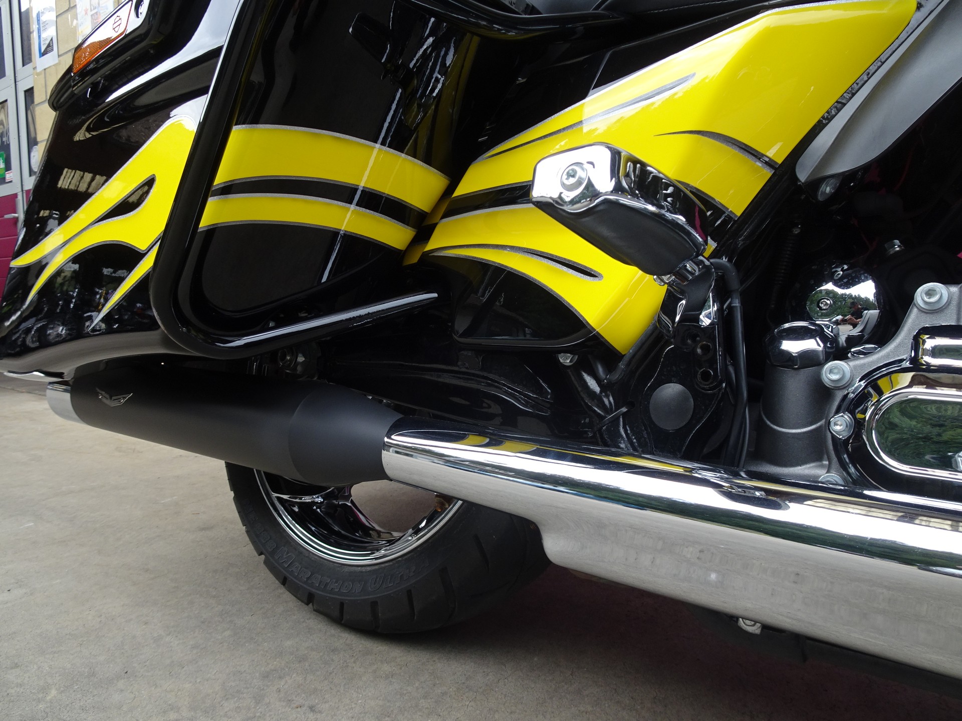 HARLEY-DAVIDSON FLHXSE Street Glide ABS CVO-image-13