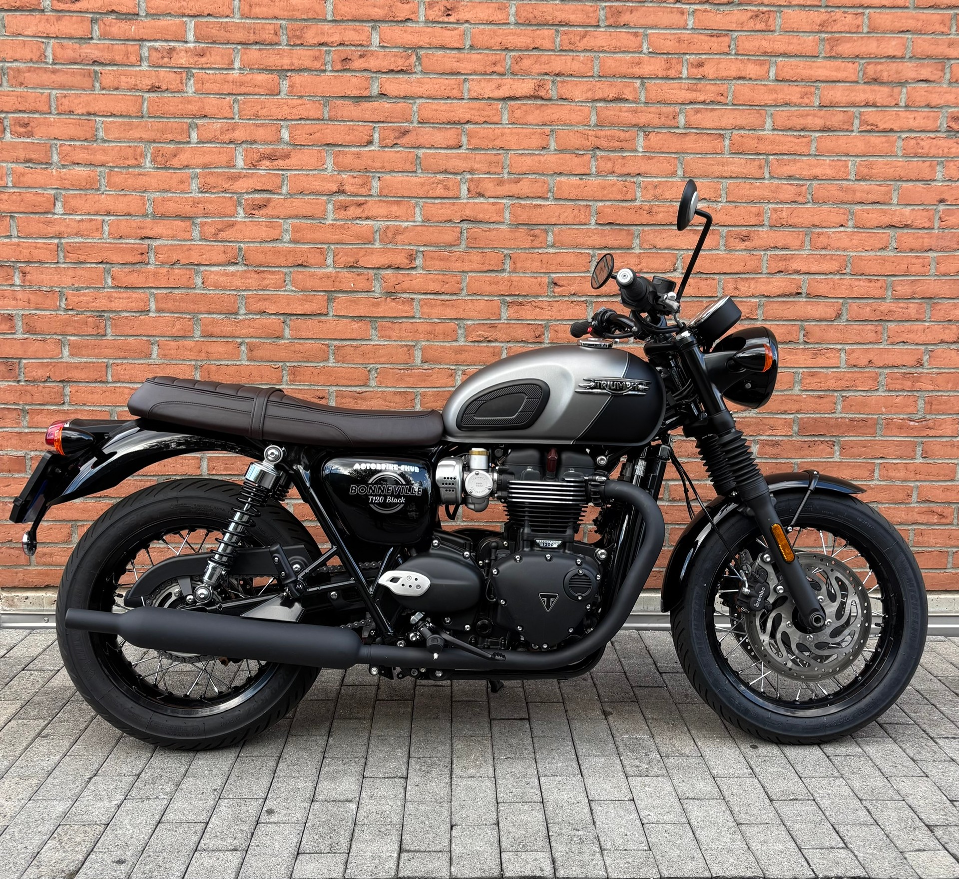 TRIUMPH Bonneville T120 Black