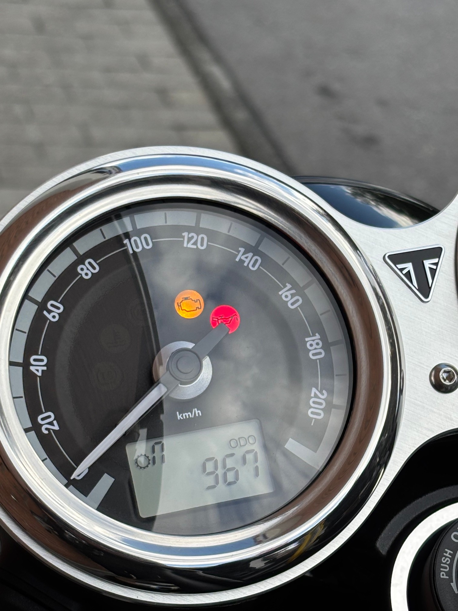 TRIUMPH Bonneville T120 Black-image-5