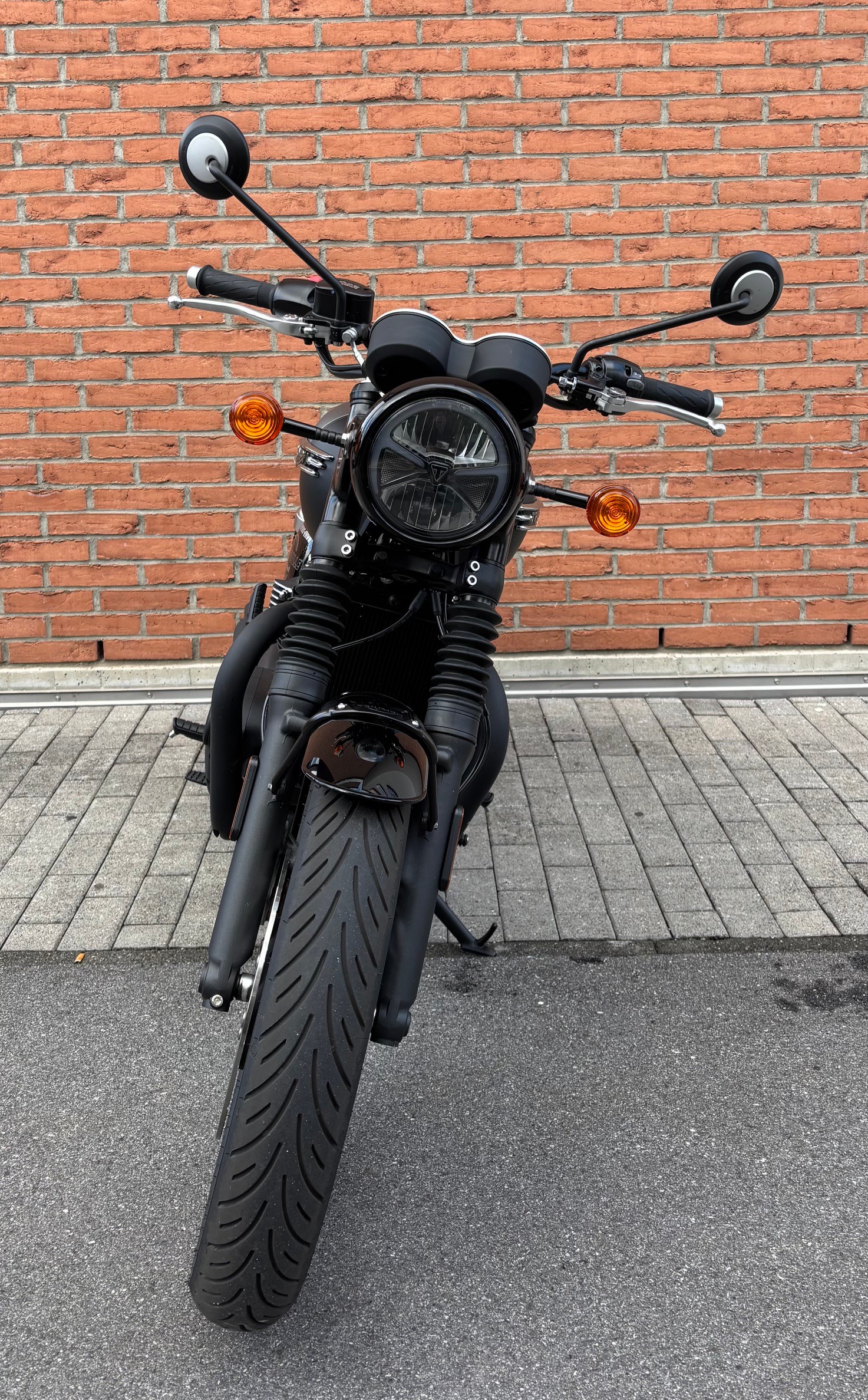 TRIUMPH Bonneville T120 Black-image-2