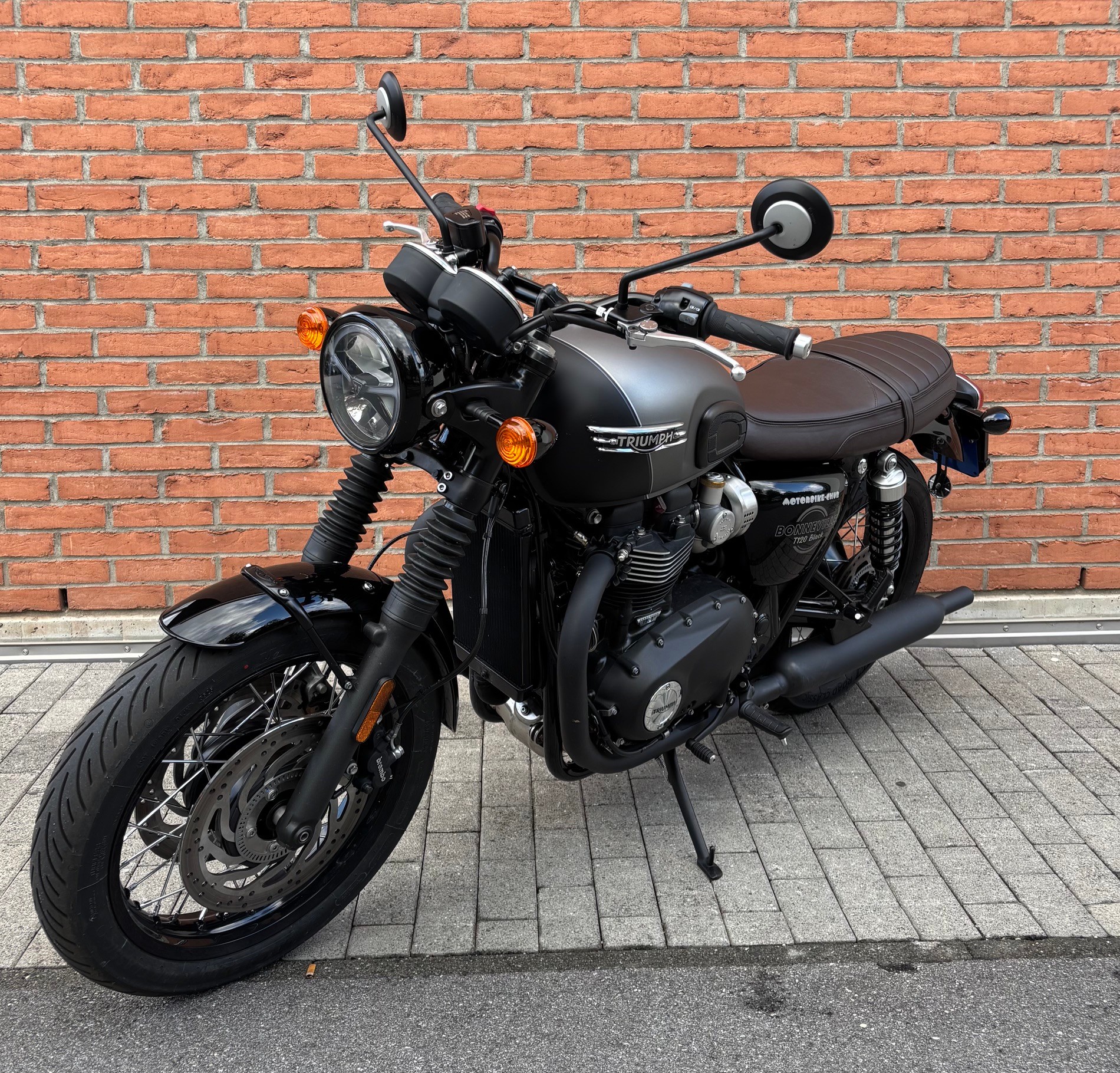 TRIUMPH Bonneville T120 Black-image-3
