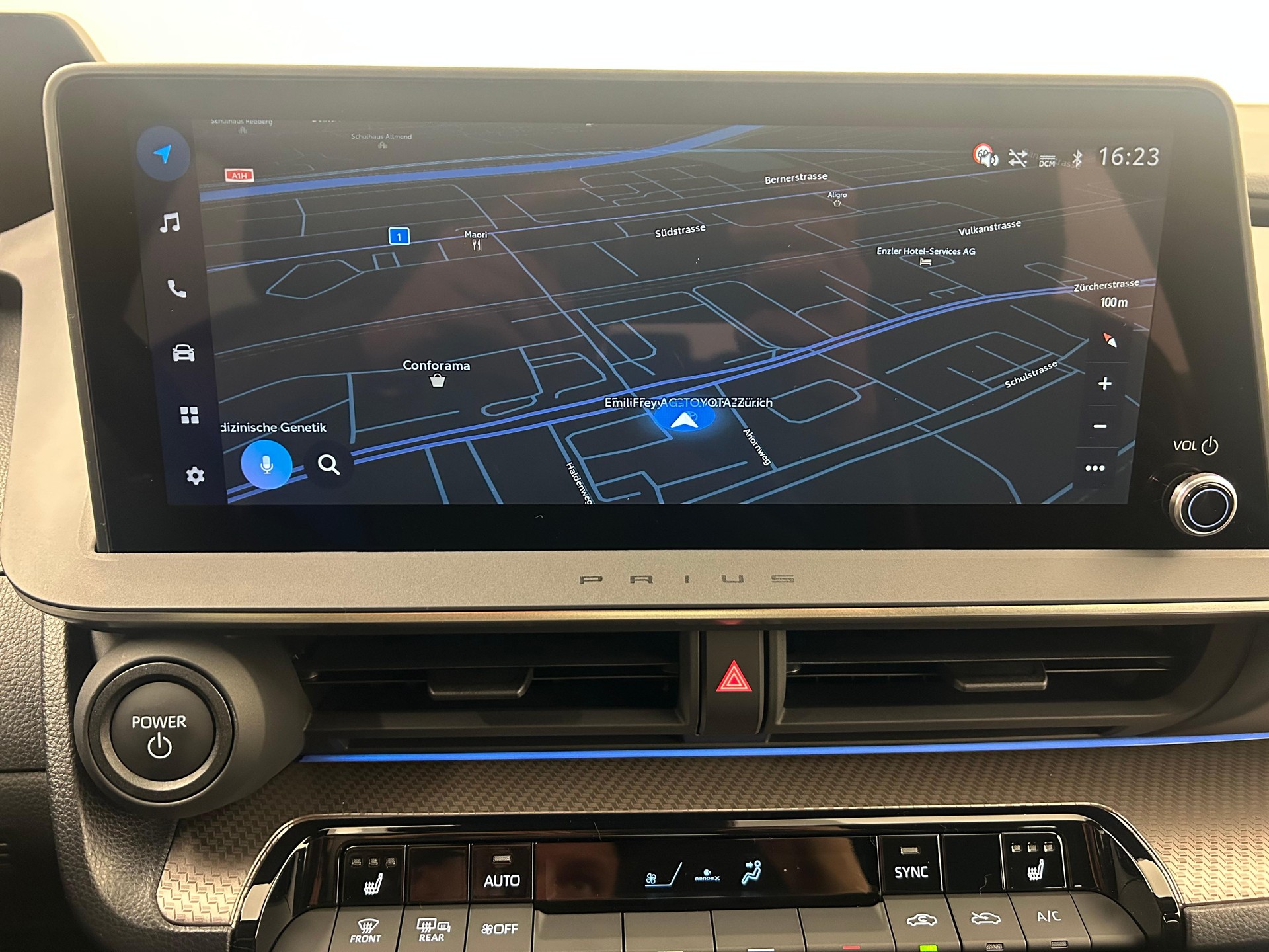 TOYOTA Prius 2.0 Plug-In-Hybrid Style-image-9