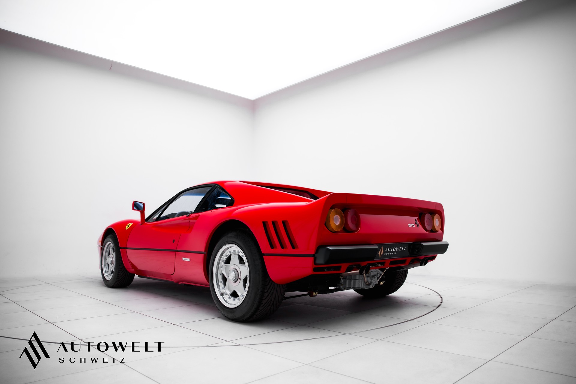 FERRARI 288 GTO-showroom-element-2