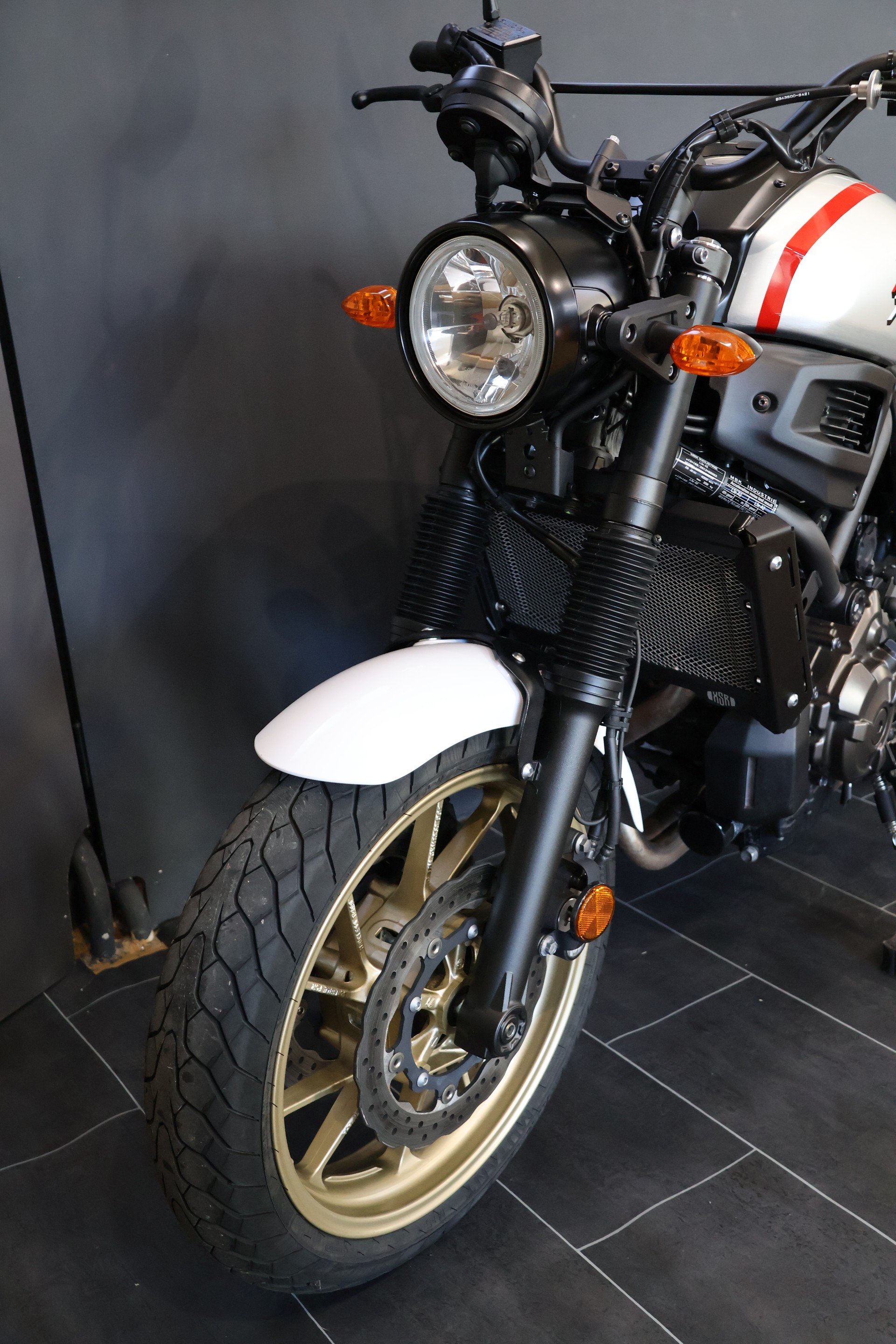 YAMAHA XSR 700 XTribute-image-2