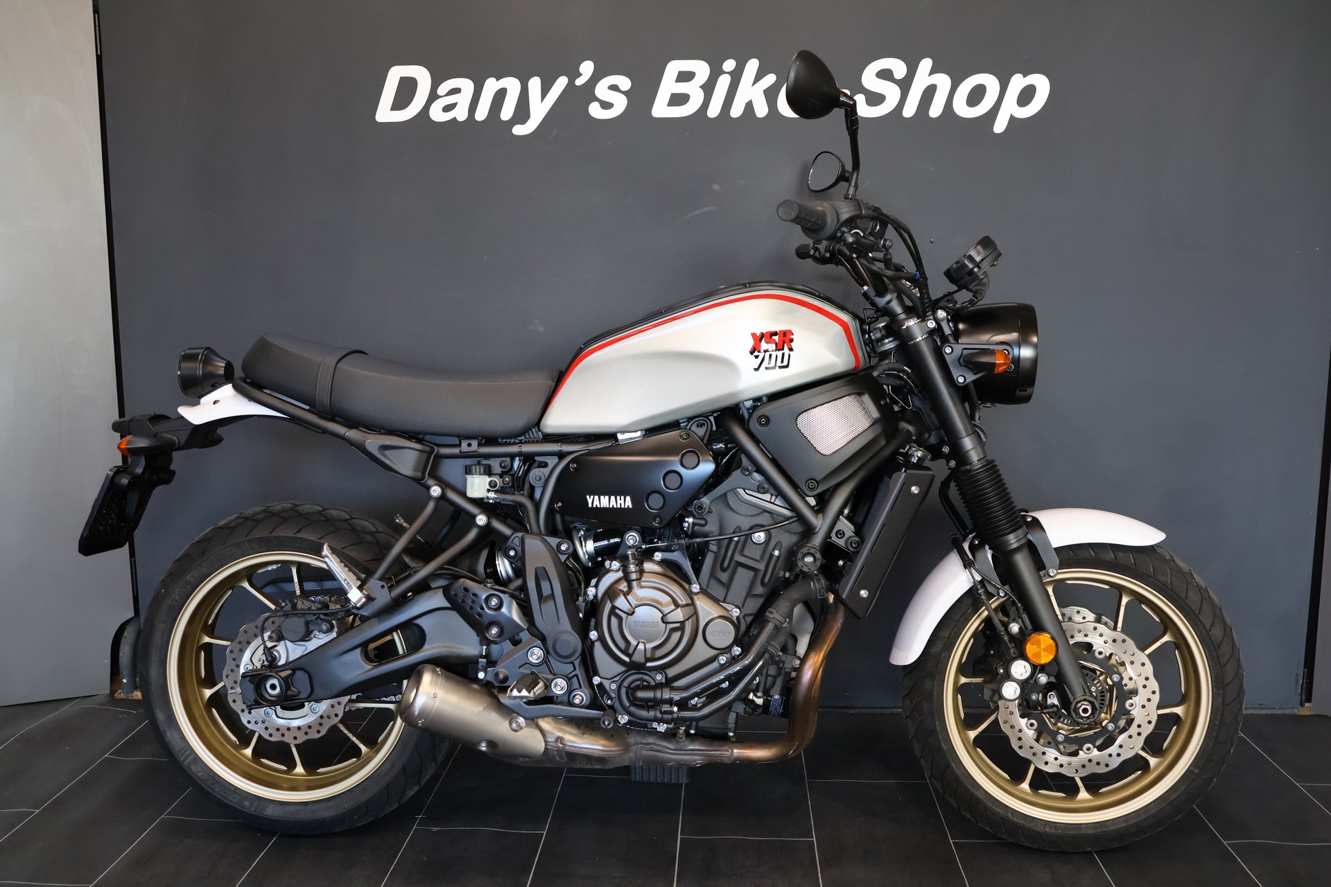 YAMAHA XSR 700 XTribute-image-3