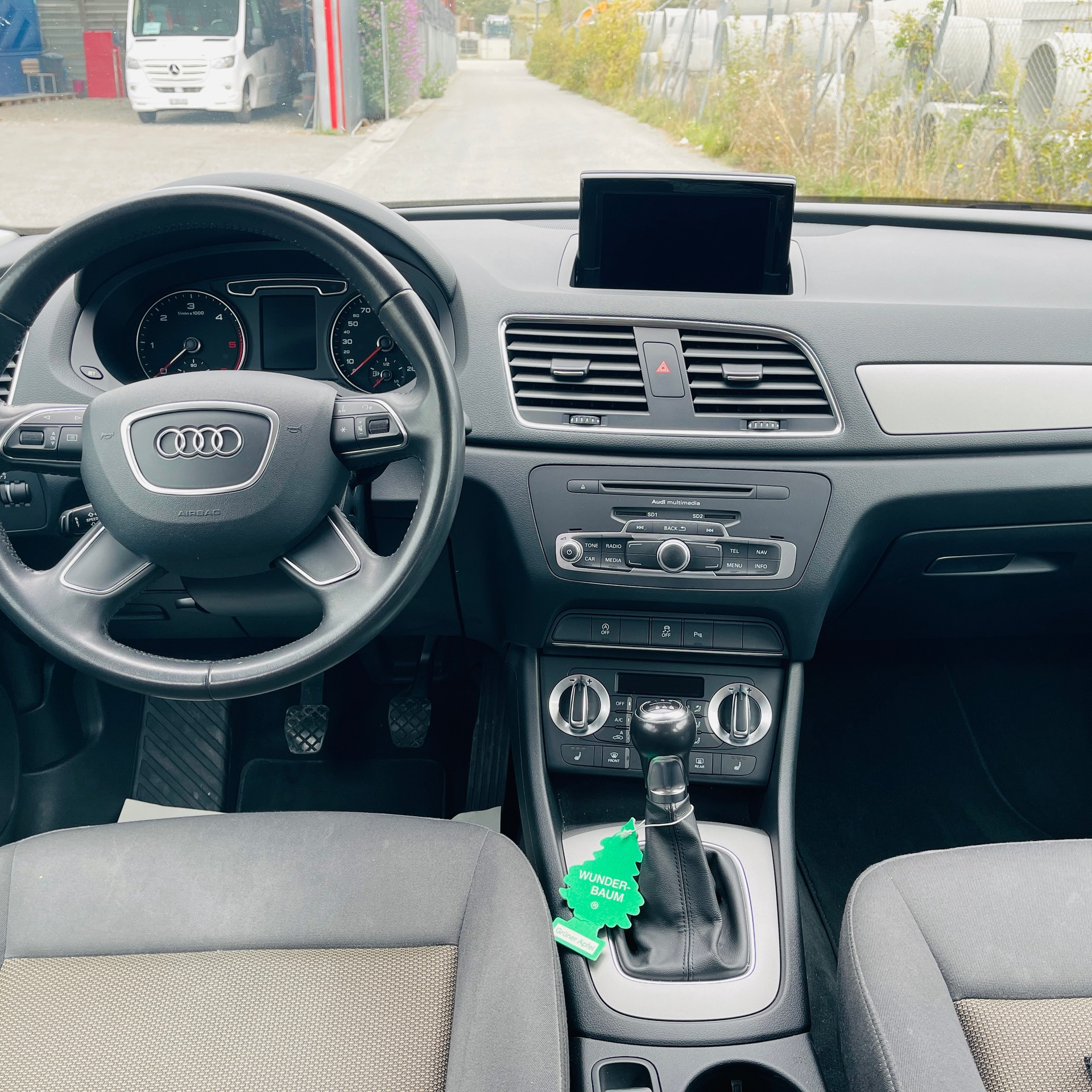 AUDI Q3 2.0 TDI-image-5