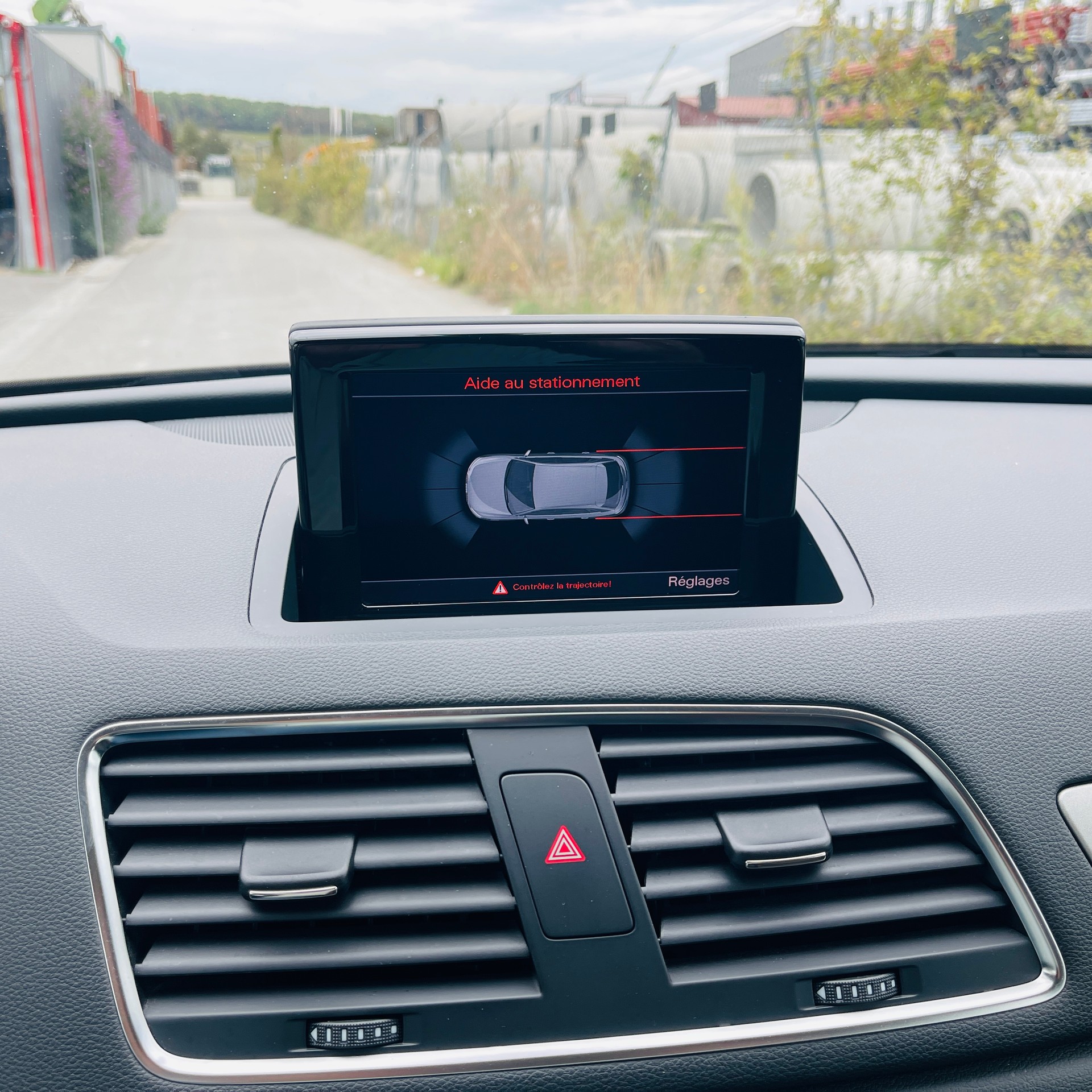 AUDI Q3 2.0 TDI-image-13