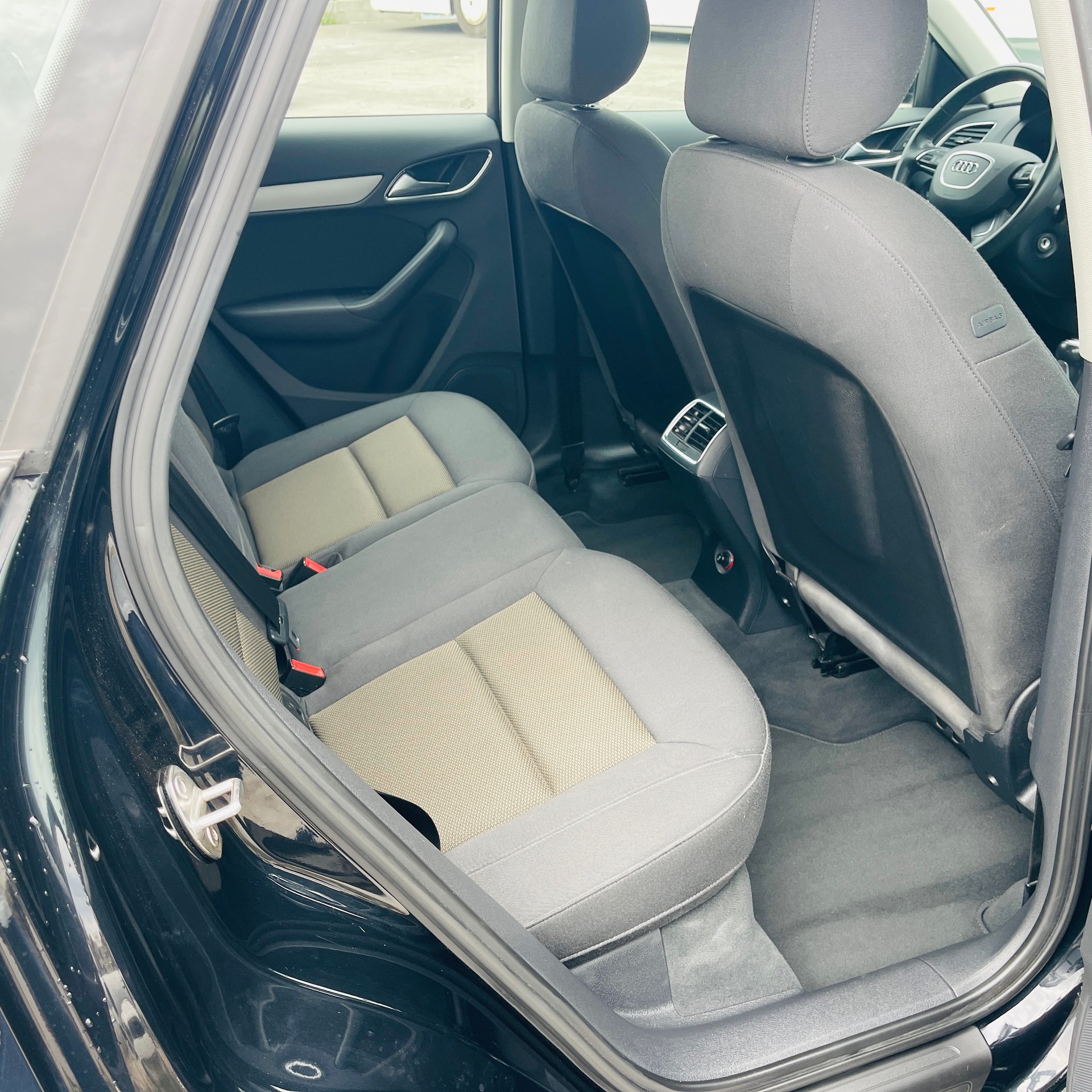 AUDI Q3 2.0 TDI-image-8