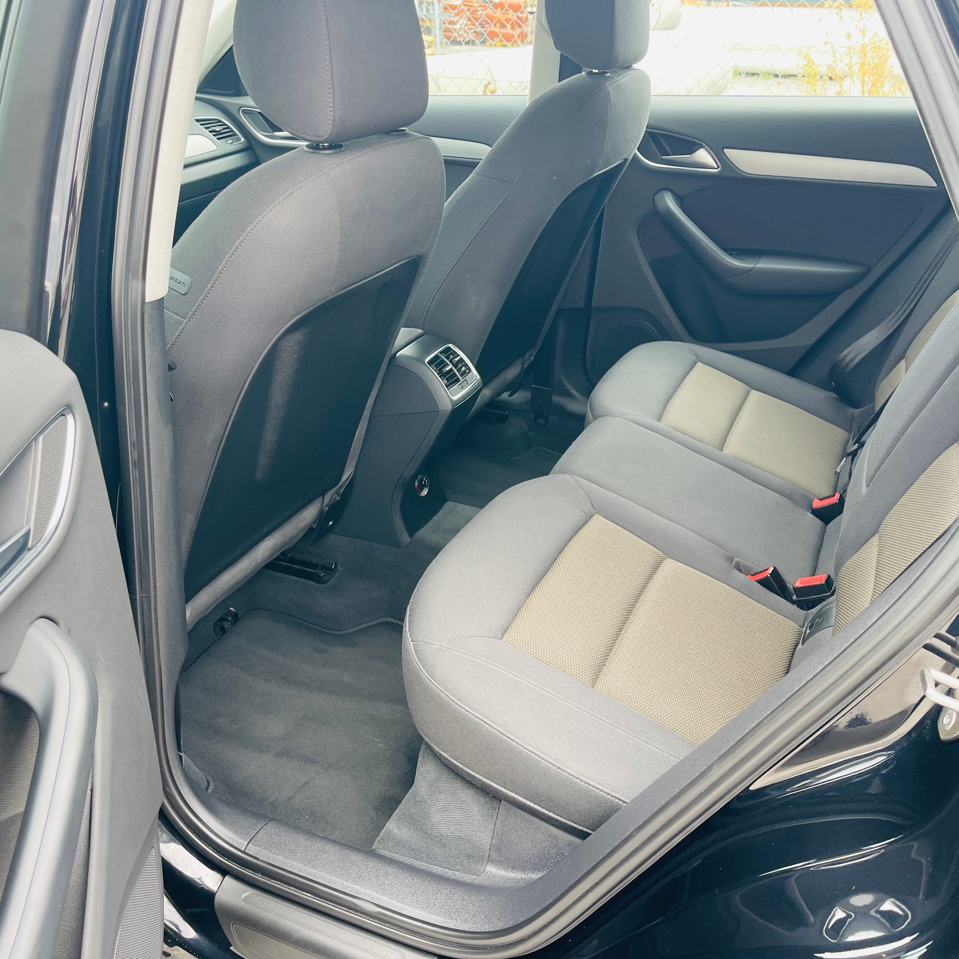 AUDI Q3 2.0 TDI-image-9
