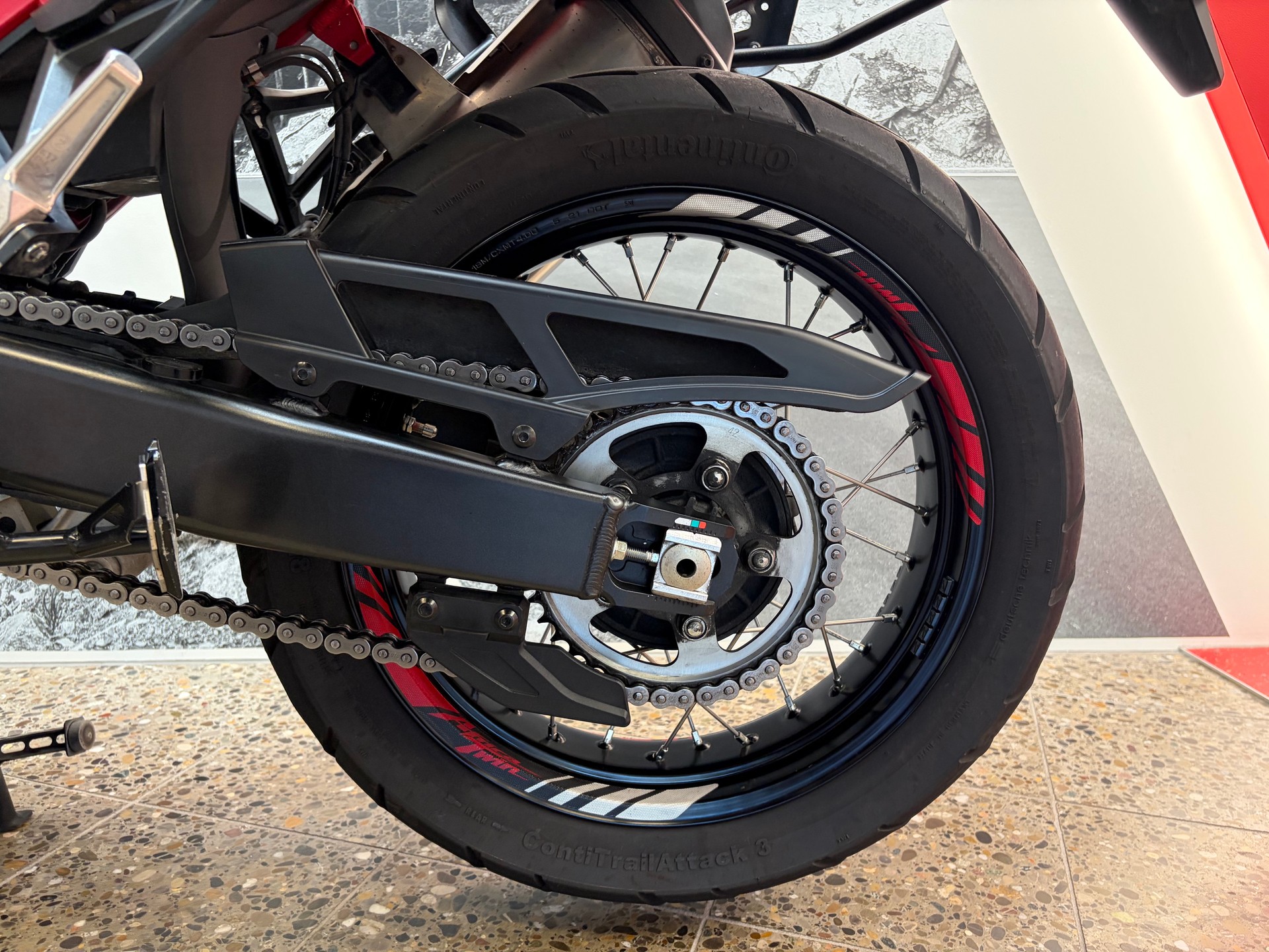 HONDA CRF 1100 Africa Twin aus erster Hand mit viel Zubehör!-image-10